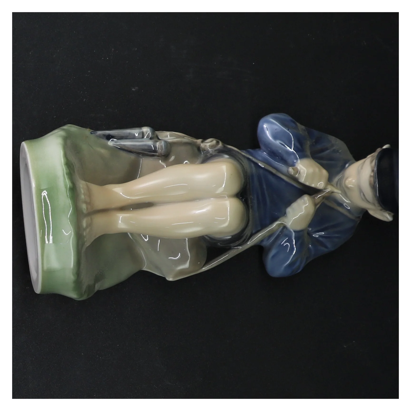 Figur 905 fra Royal Copenhagen (str. 18 cm)