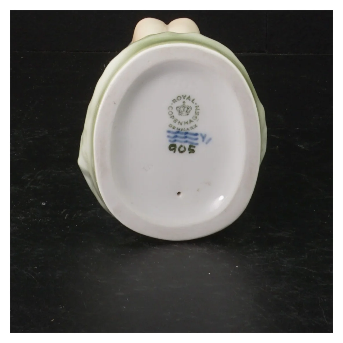 Figur 905 fra Royal Copenhagen (str. 18 cm)