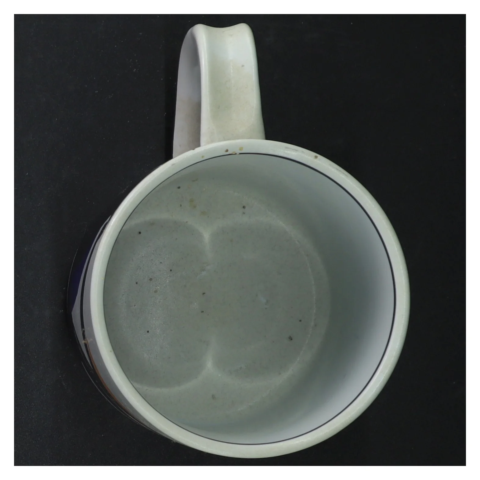 Krus med abstrakt design 1982 fra Royal Copenhagen (str. H 12 cm)