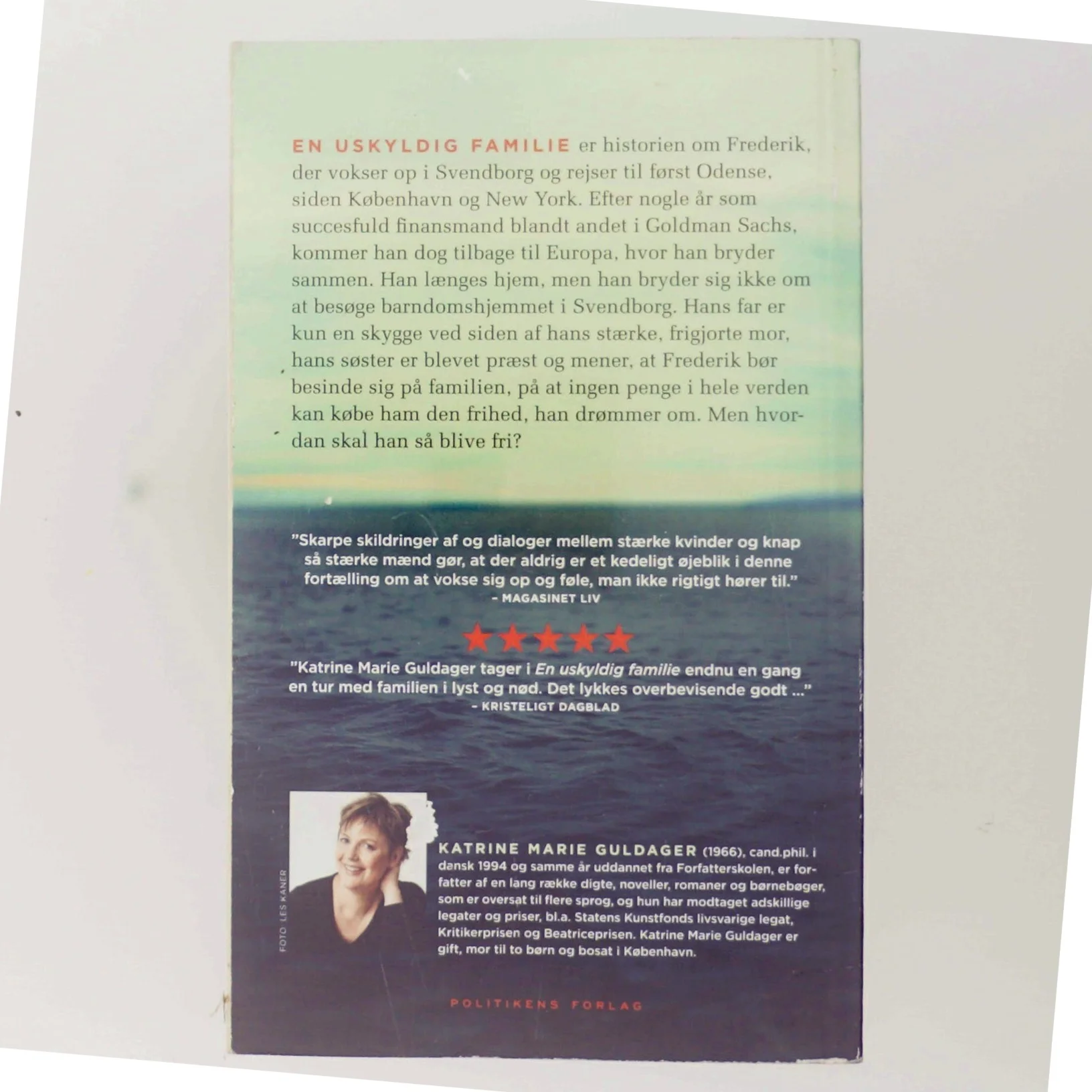 En uskyldig familie af Katrine Marie Guldager fra Politikens Forlag