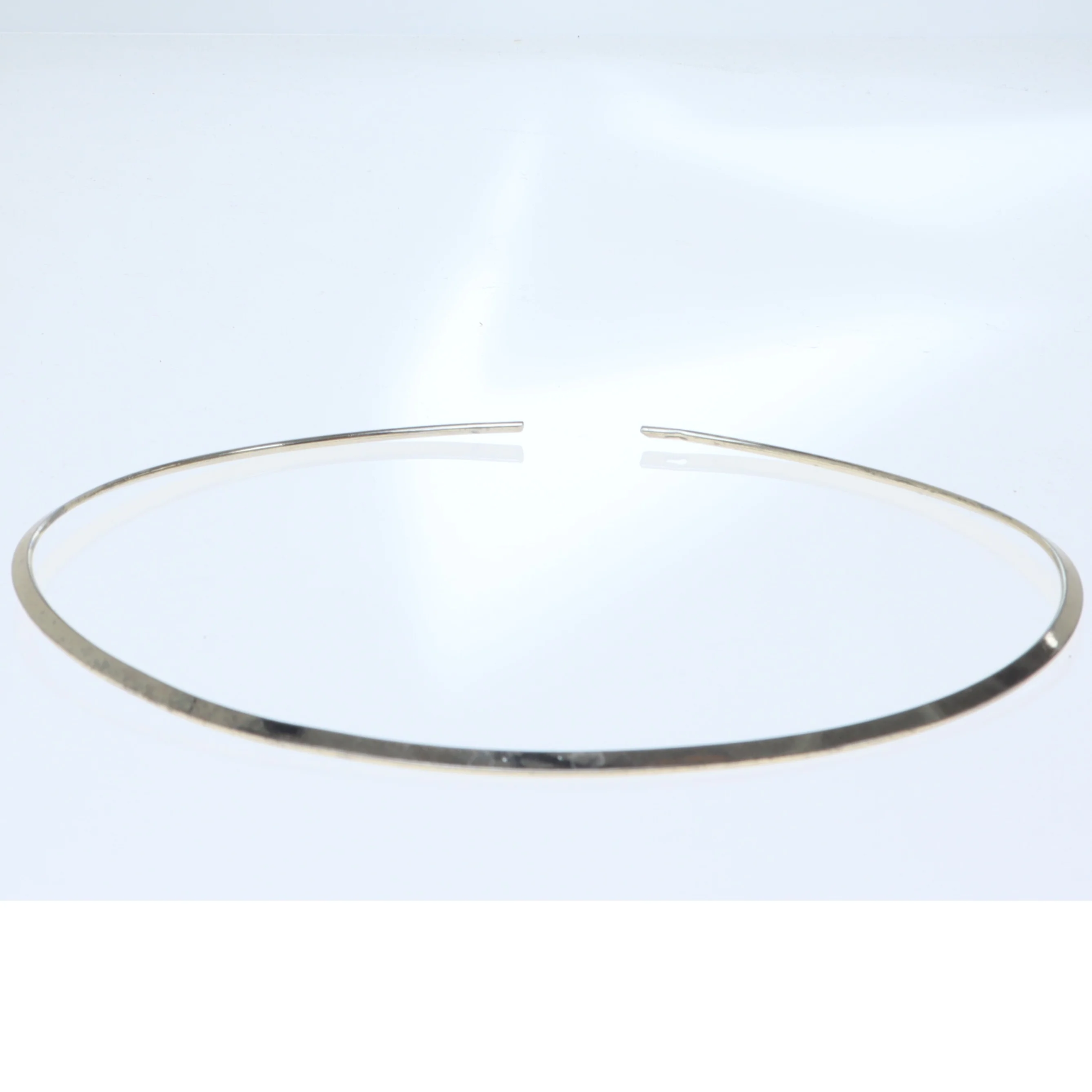 Sølvfarvet halskæde (str. 15 x 13 cm)