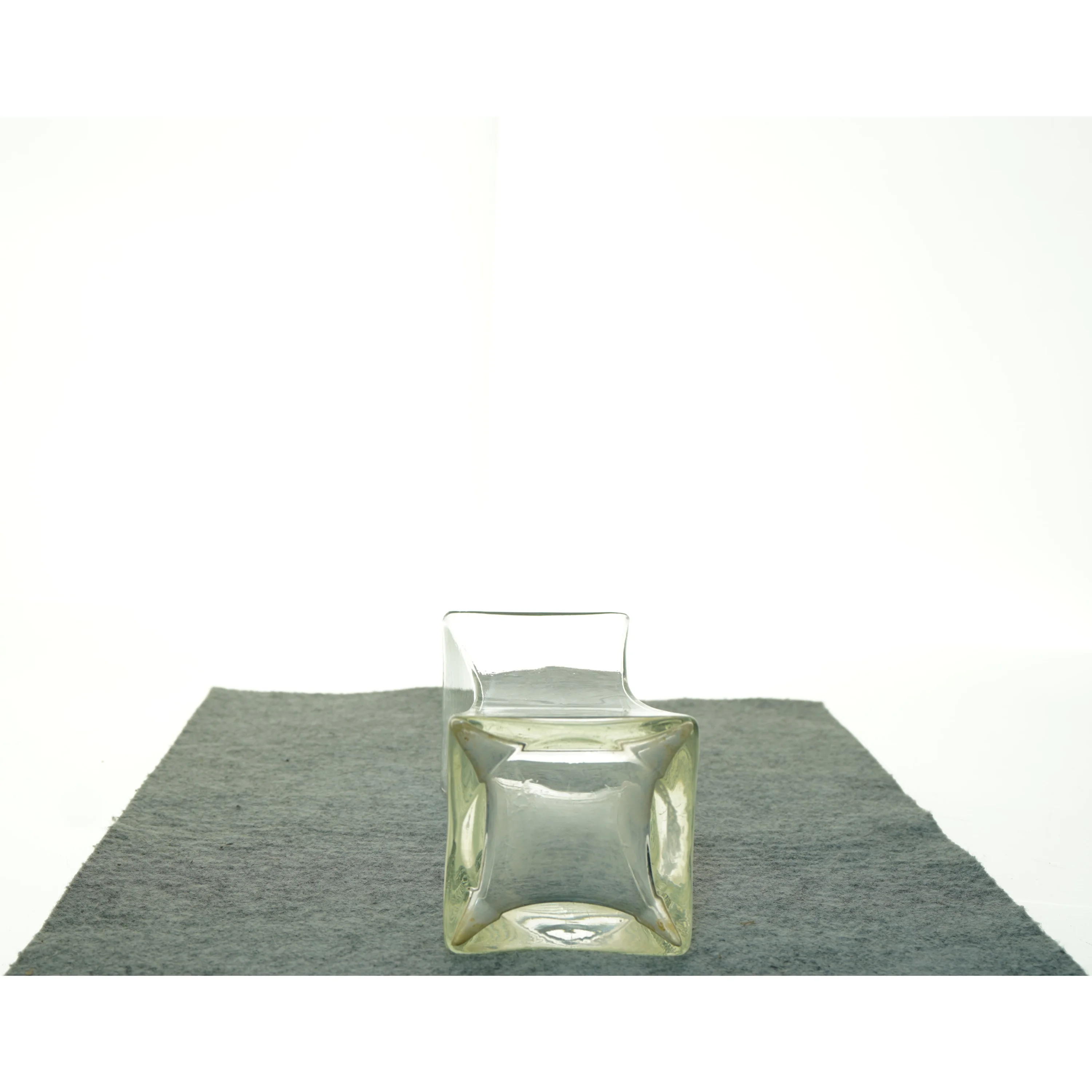 Gennemsigtig glasvase (str. 20 x 10 cm)