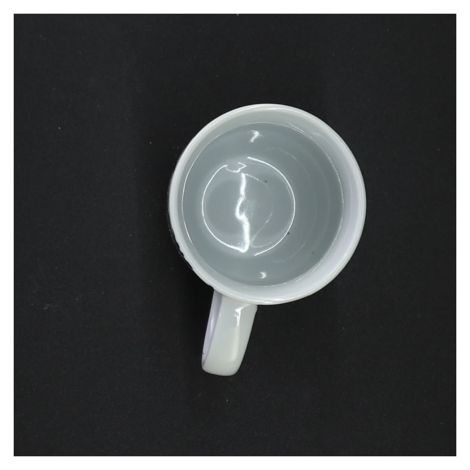 Sort-hvidt keramikkrus fra Søstrene Grene (str. 11 x 7 cm)