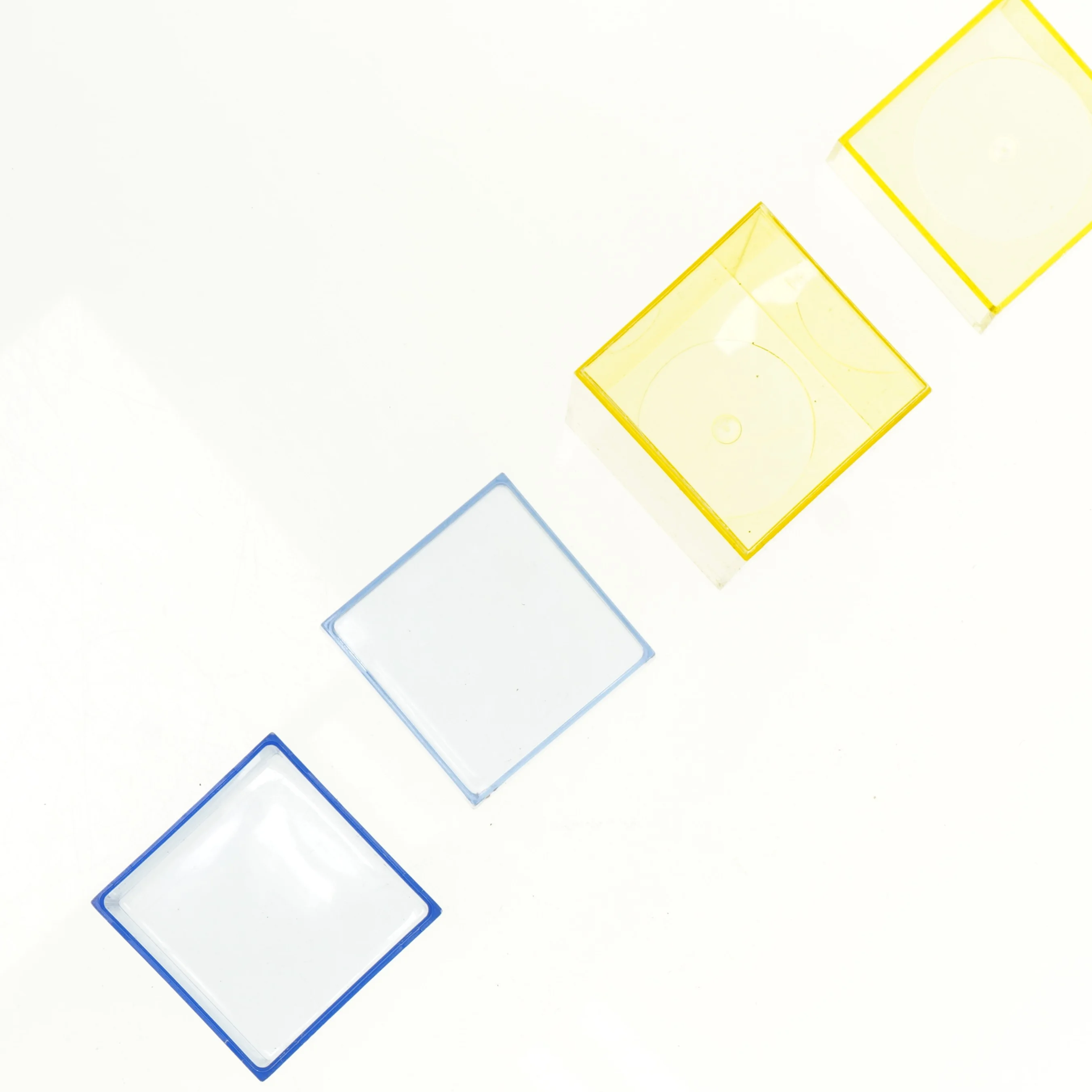 Transparente CD Cases i gul og blå (str. 6 x 6 cm og 16 x 6 cm)