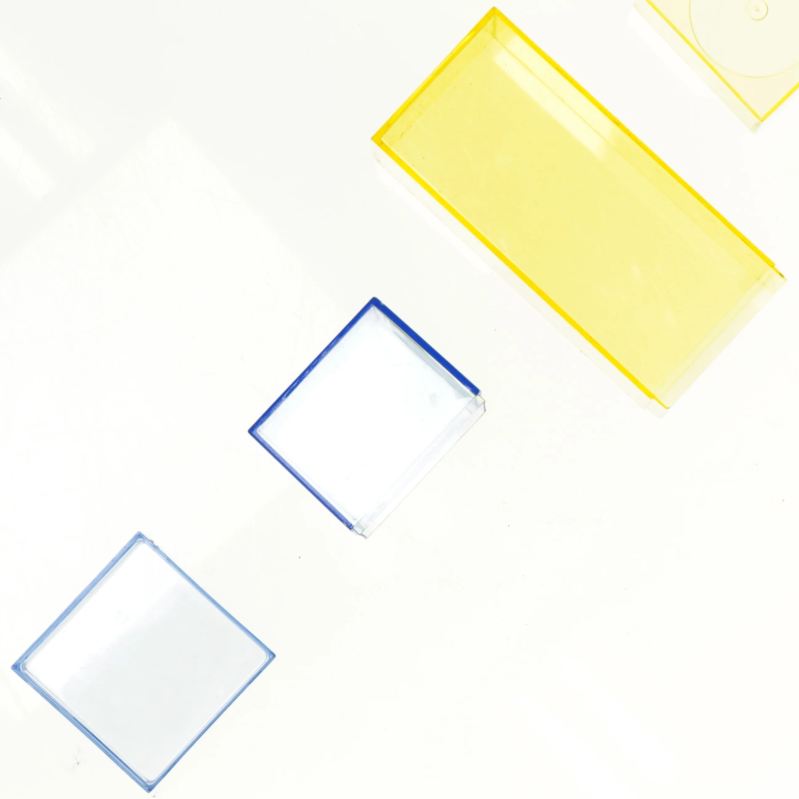 Transparente CD Cases i gul og blå (str. 6 x 6 cm og 16 x 6 cm)