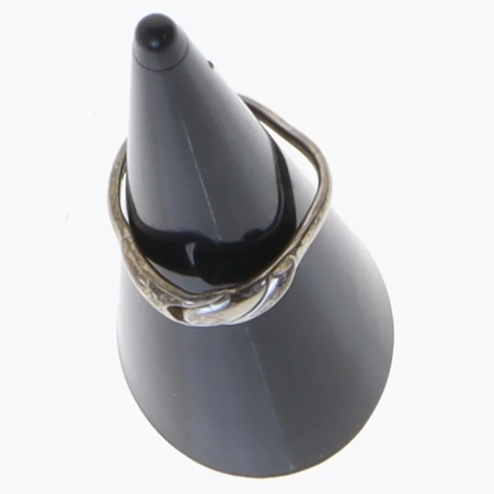 Sølvfarvet ring (str. 2 cm)