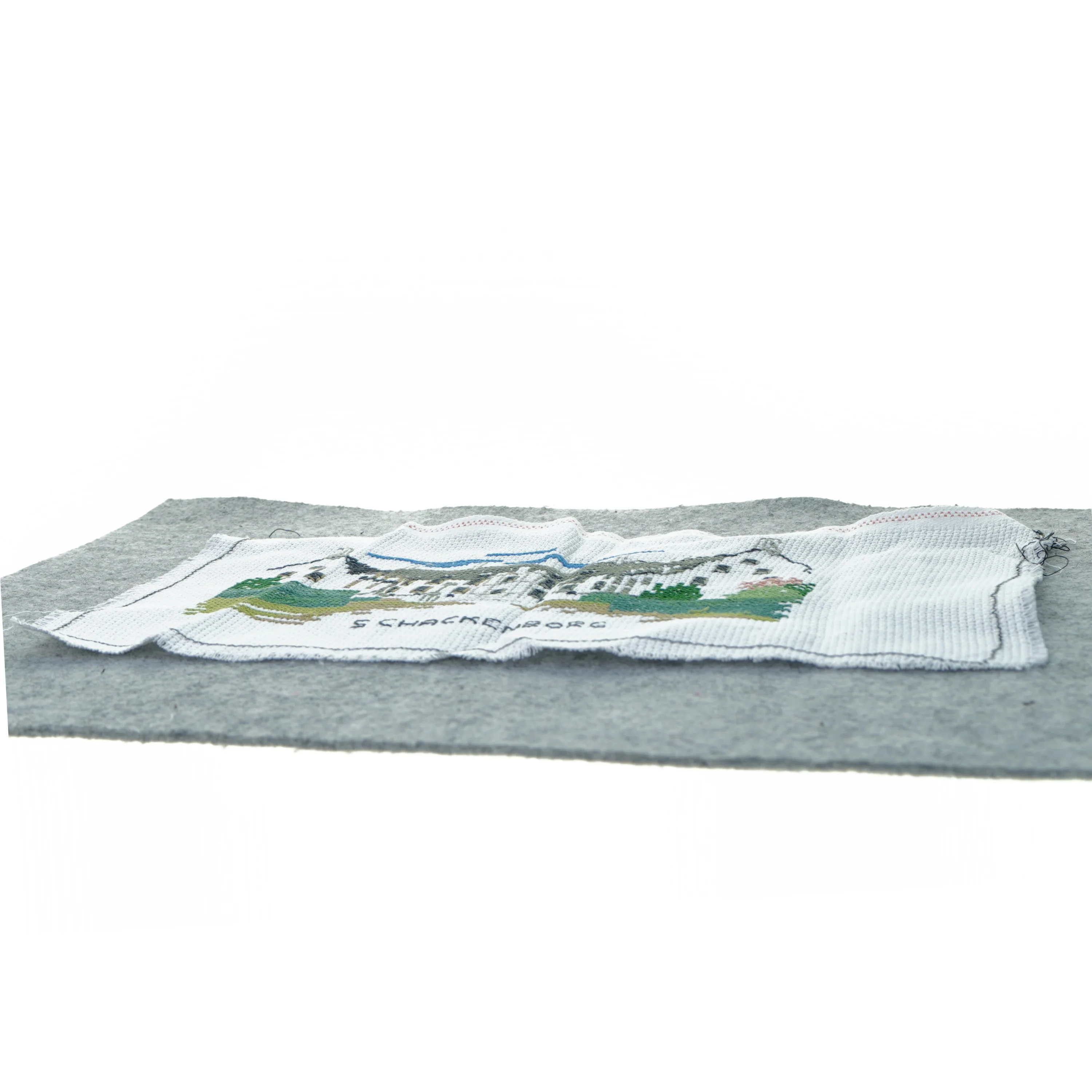 Broderet dækkeserviet (str. 39 x 24 cm)