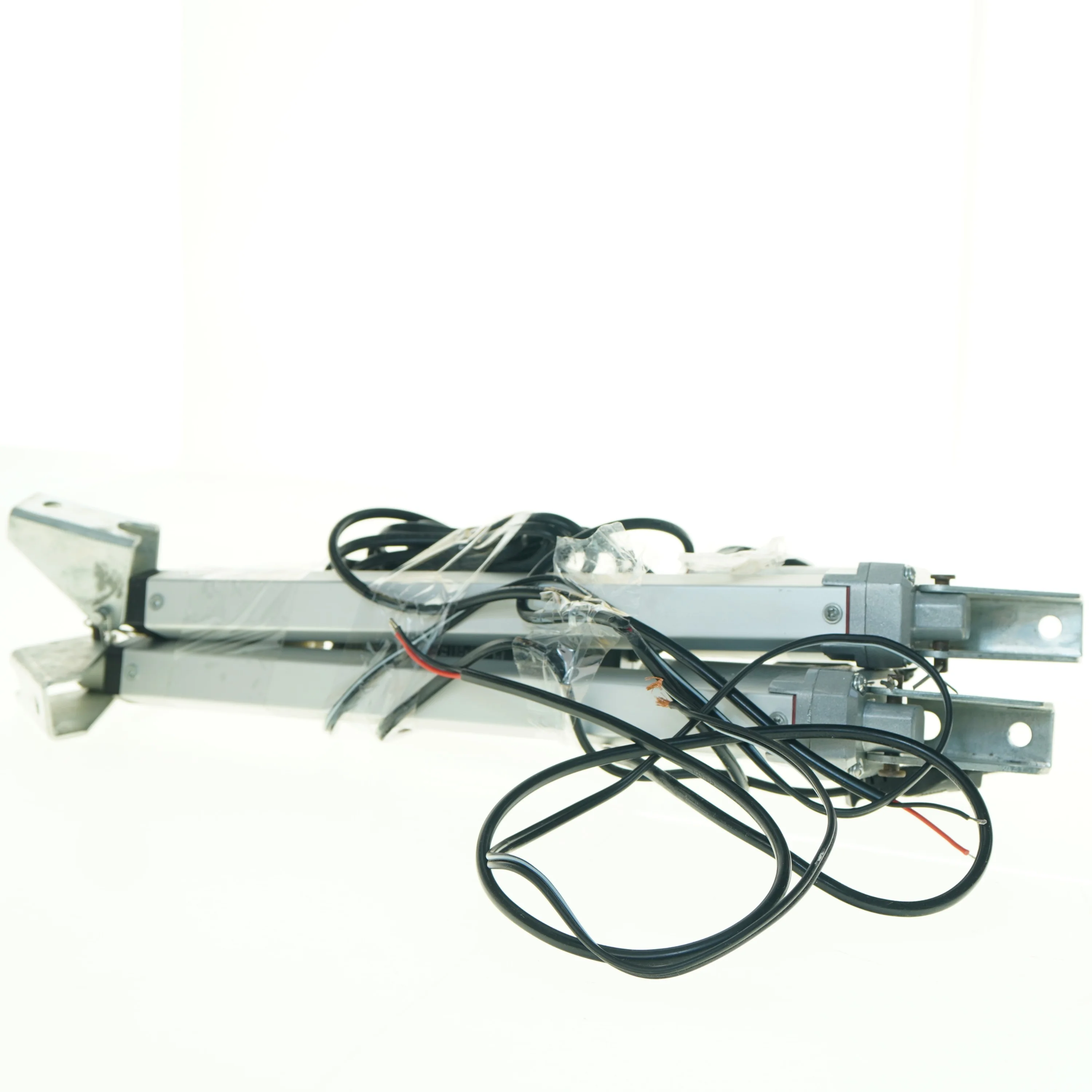 To lineare aktuatorer - eller arme der kan åbne og lukke ting (str. 46 x 10 cm)