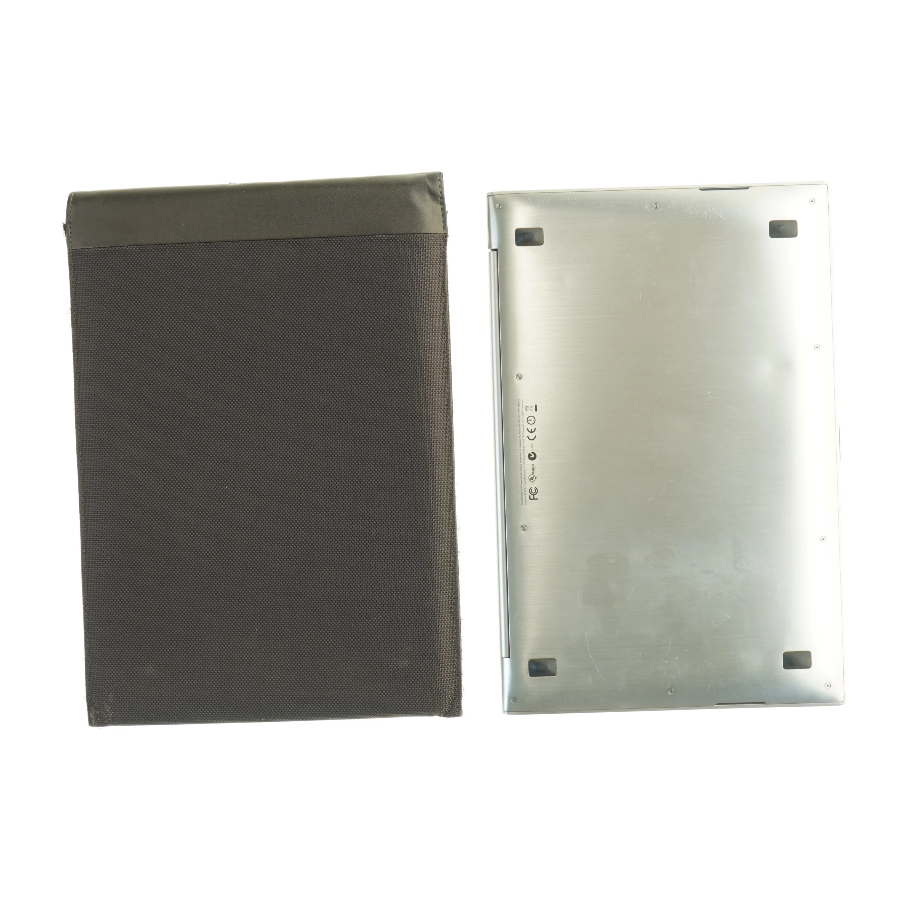 ASUS ZenBook Laptop (str. 30 x 19,5 cm)