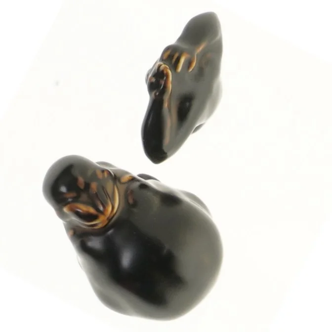 Sort keramiske figurer af dyr (str. 7 og 6 cm)