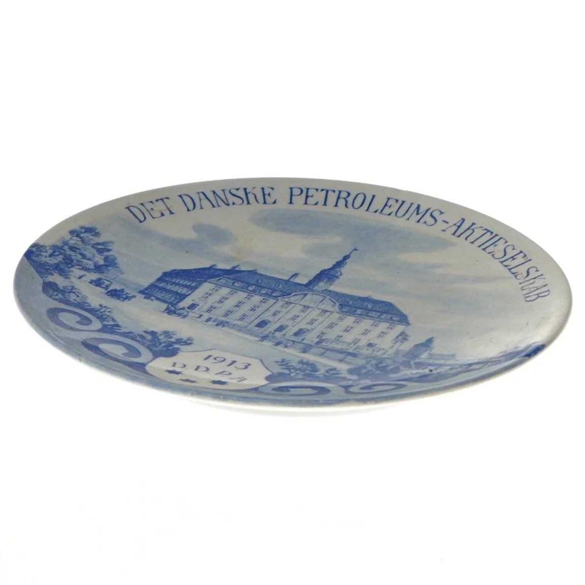 Dekorativ tallerken med bygning motiv (str. Ø 16,5 cm)
