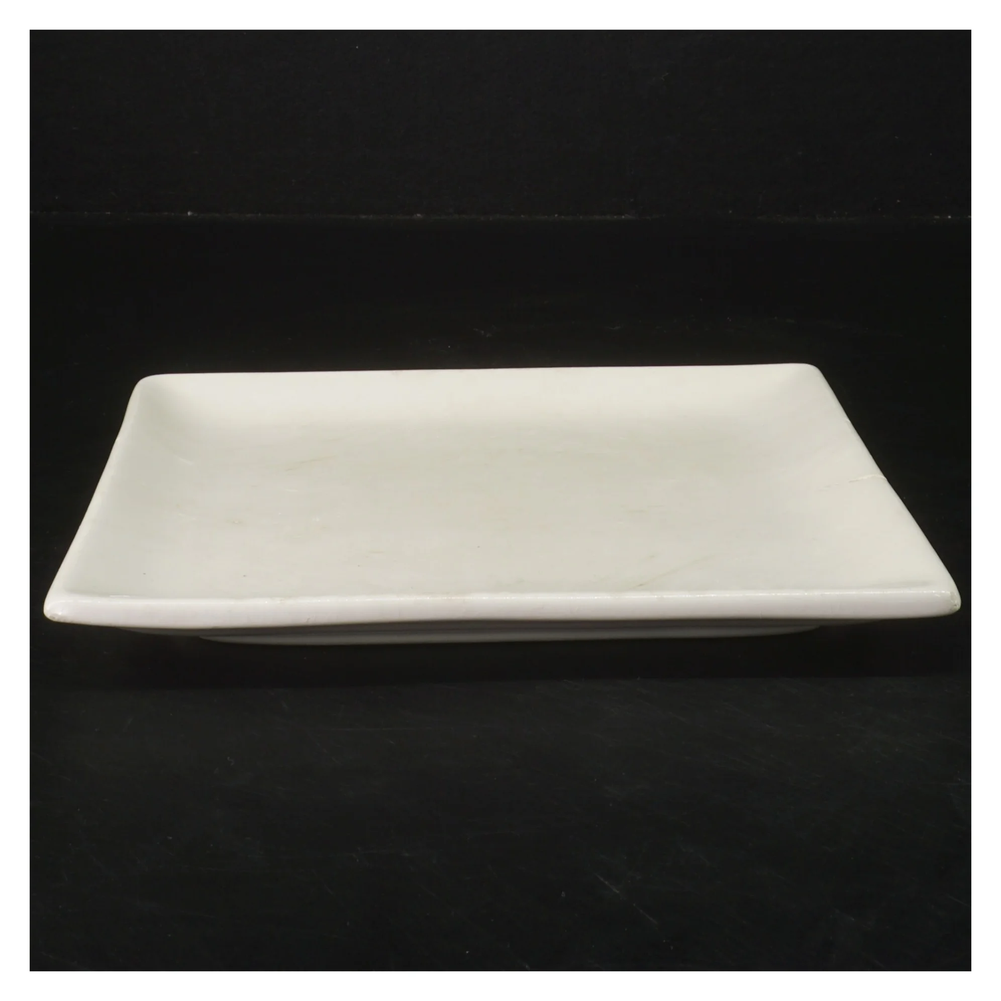 Rektangulært hvidt porcelænsfad (str. 19x19 cm)