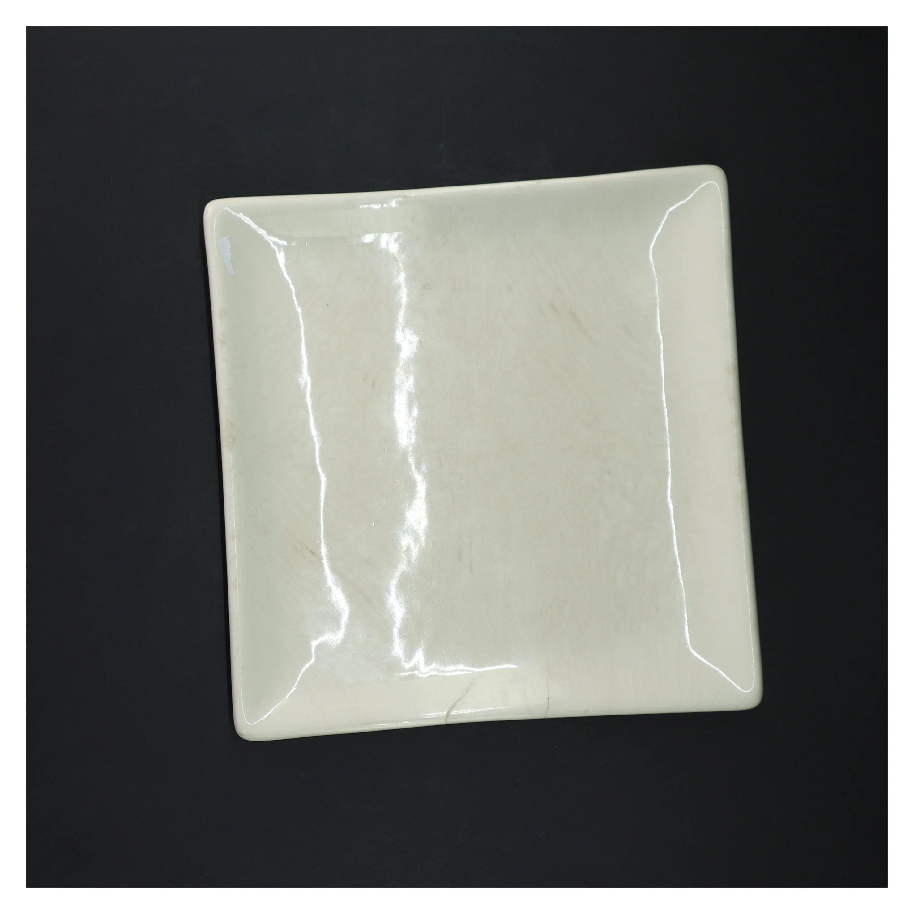 Rektangulært hvidt porcelænsfad (str. 19x19 cm)