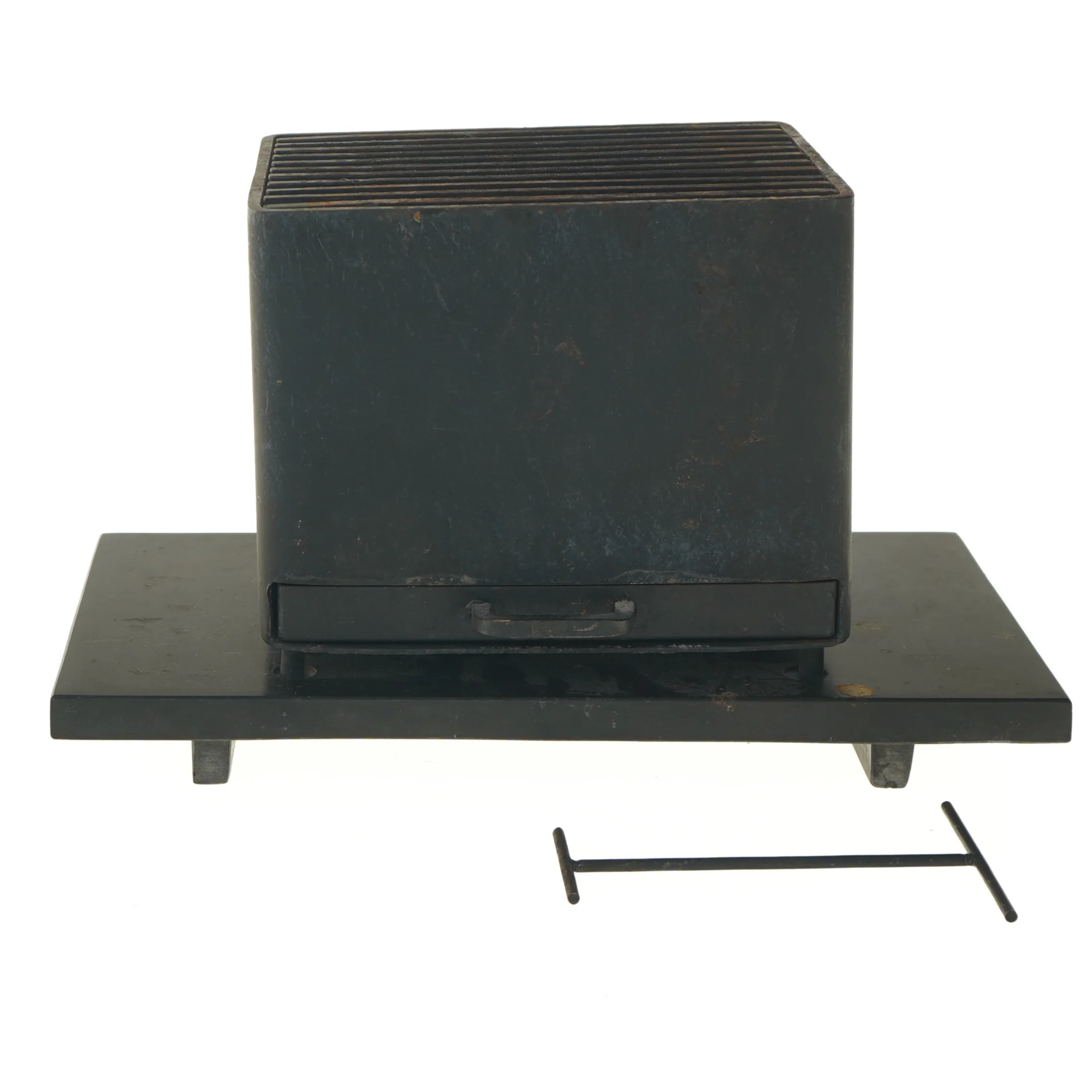 Dekorativ bordgrill i metal (str. 18x32,5 cm)