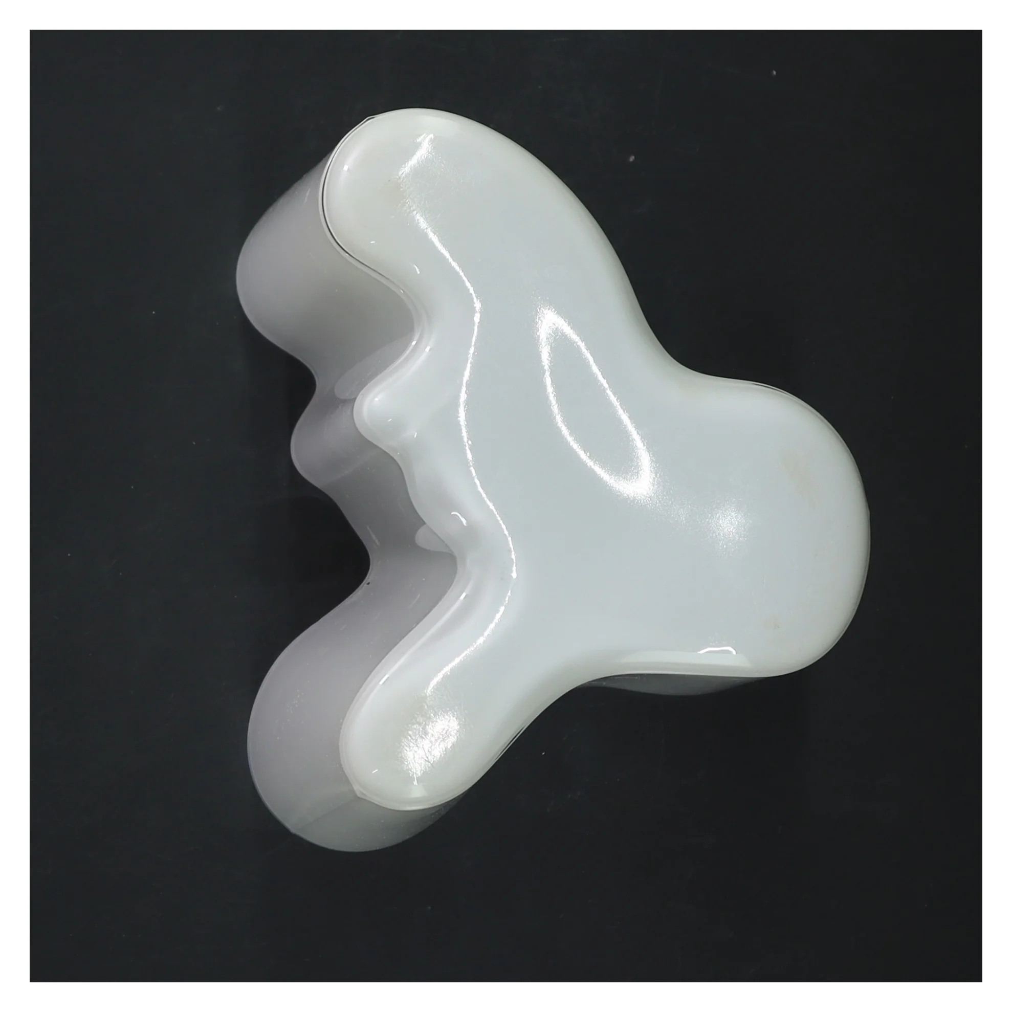 Hvid glasvase, organisk form (str. 15x12x14 cm) fra aalto 