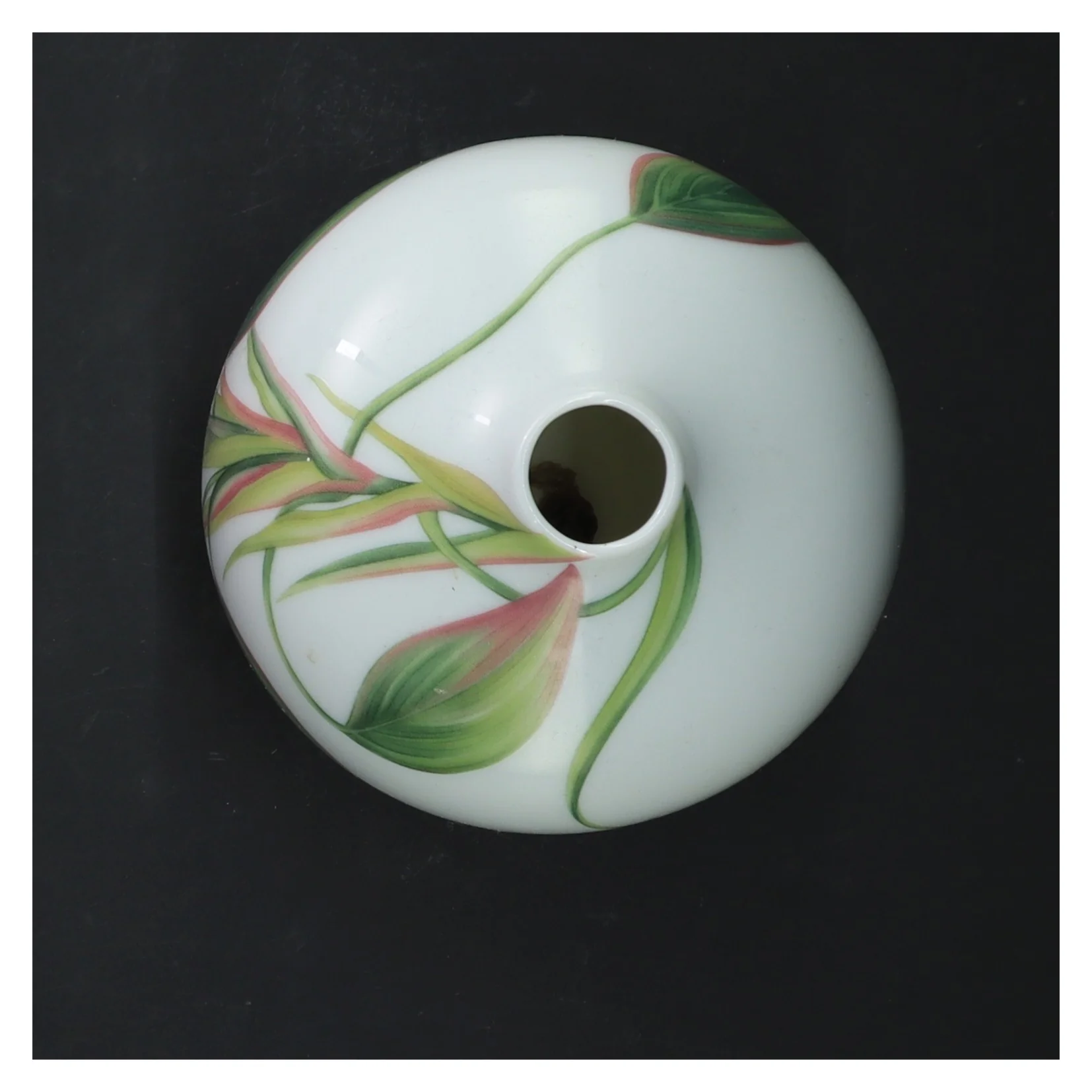 Dekorativ vase med blomstermotiv fra Royal Copenhagen (str. 13 cm)