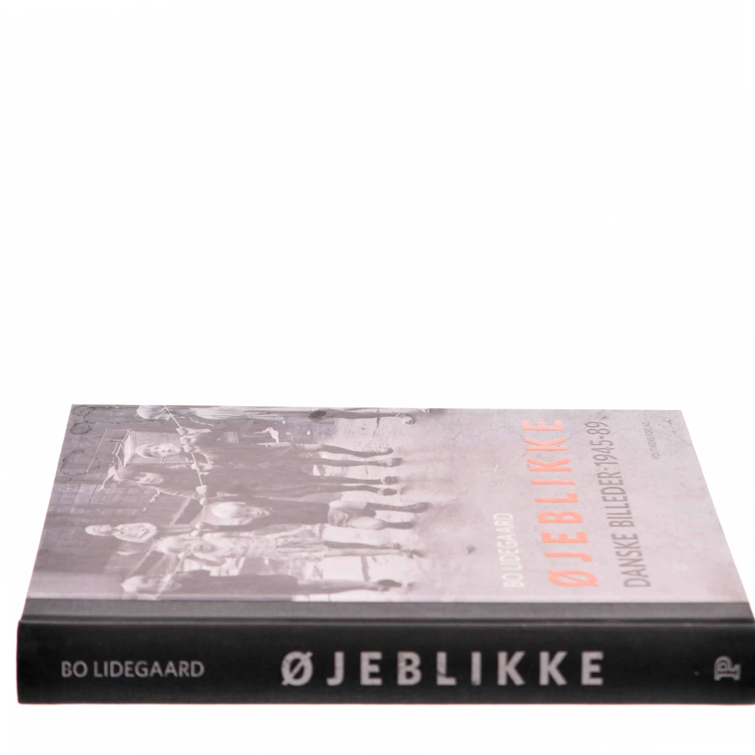 Øjeblikke : danske billeder 1945-89 af Bo Lidegaard (Bog)