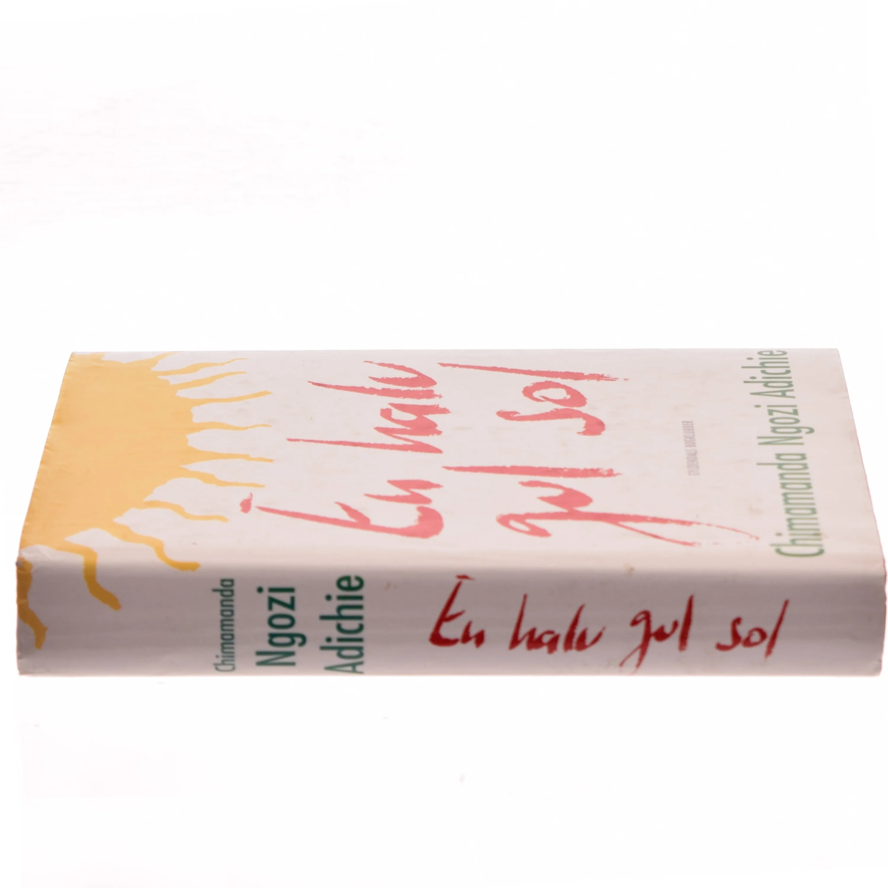 En halv gul sol af Chimamanda Ngozi Adichie (Bog)