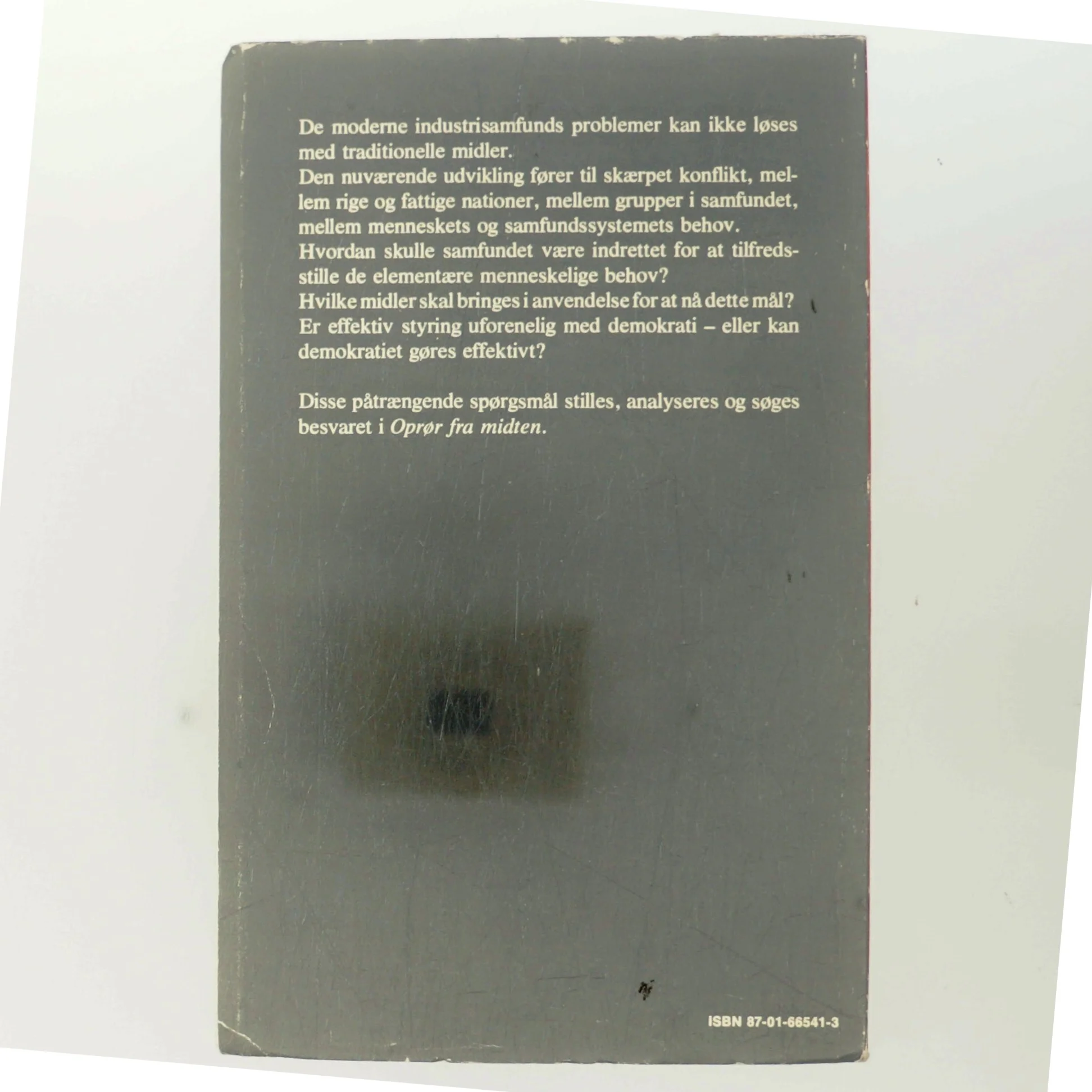 Oprør fra Midten af Niels I. Meyer (Bog)