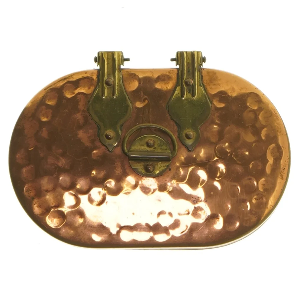 Svensk snusdåse med hammeret mønster (str. 12x7,5 cm)