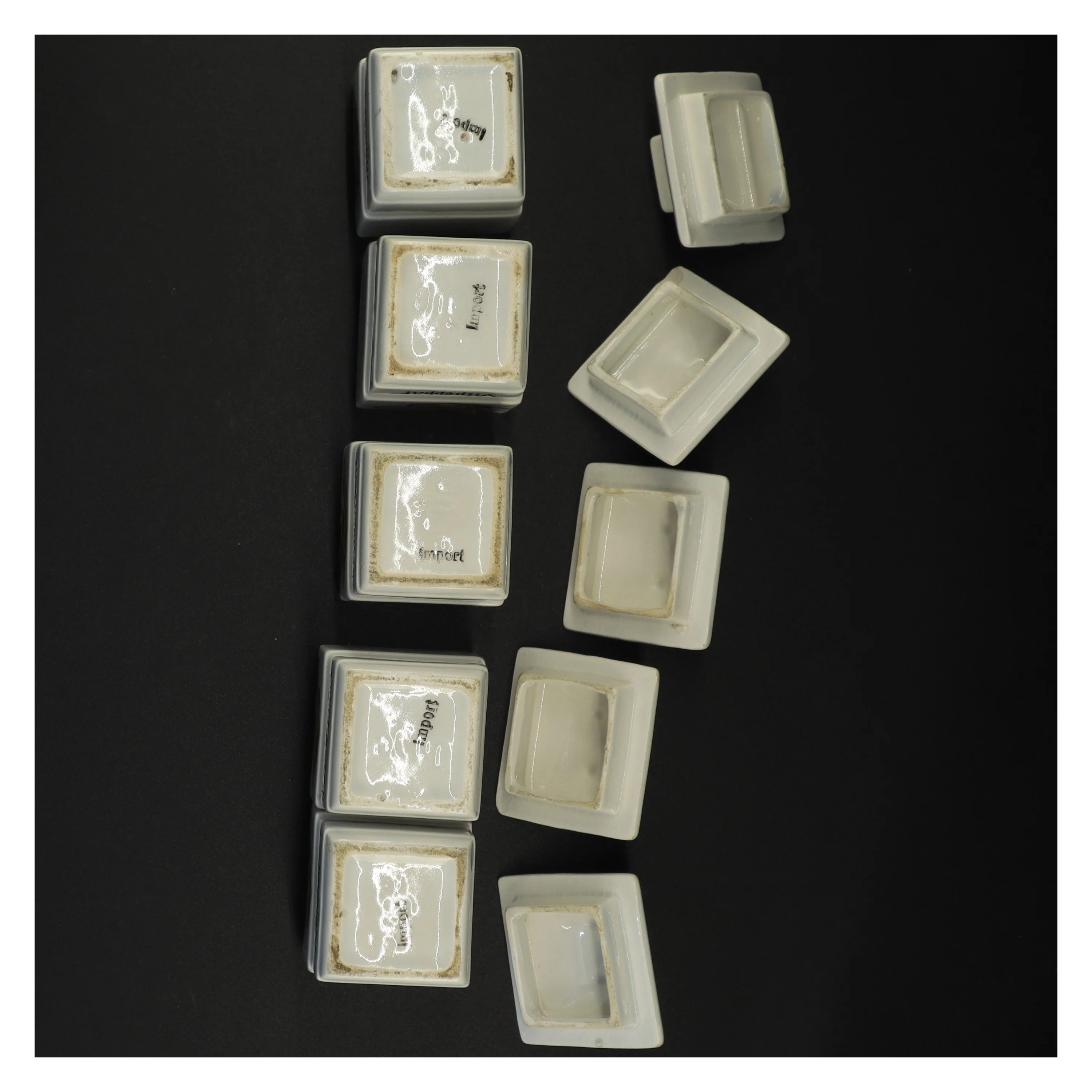 Porcelæn krydderiglas (str.15 x 9,5 cm og 8 x 5,5 cm)