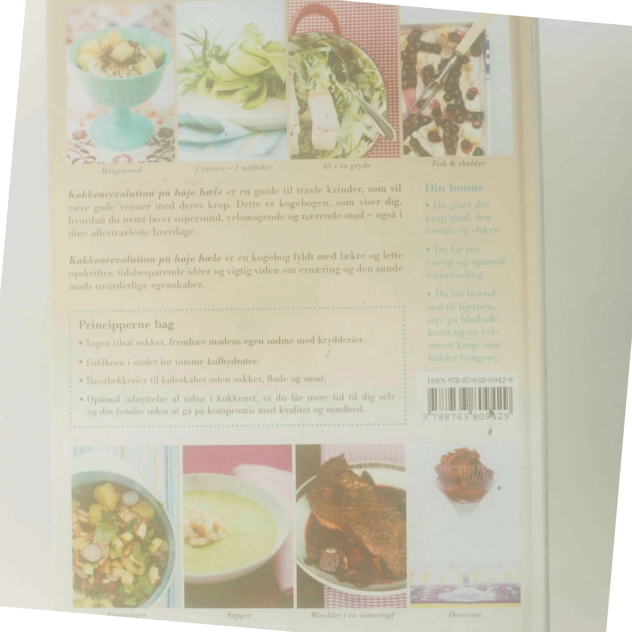 Køkkenrevolution på høje hæle : 110 fabelagtige opskrifter til travle kvinder, der vil spise sundt af Oscar Umahro Cadogan (Bog)