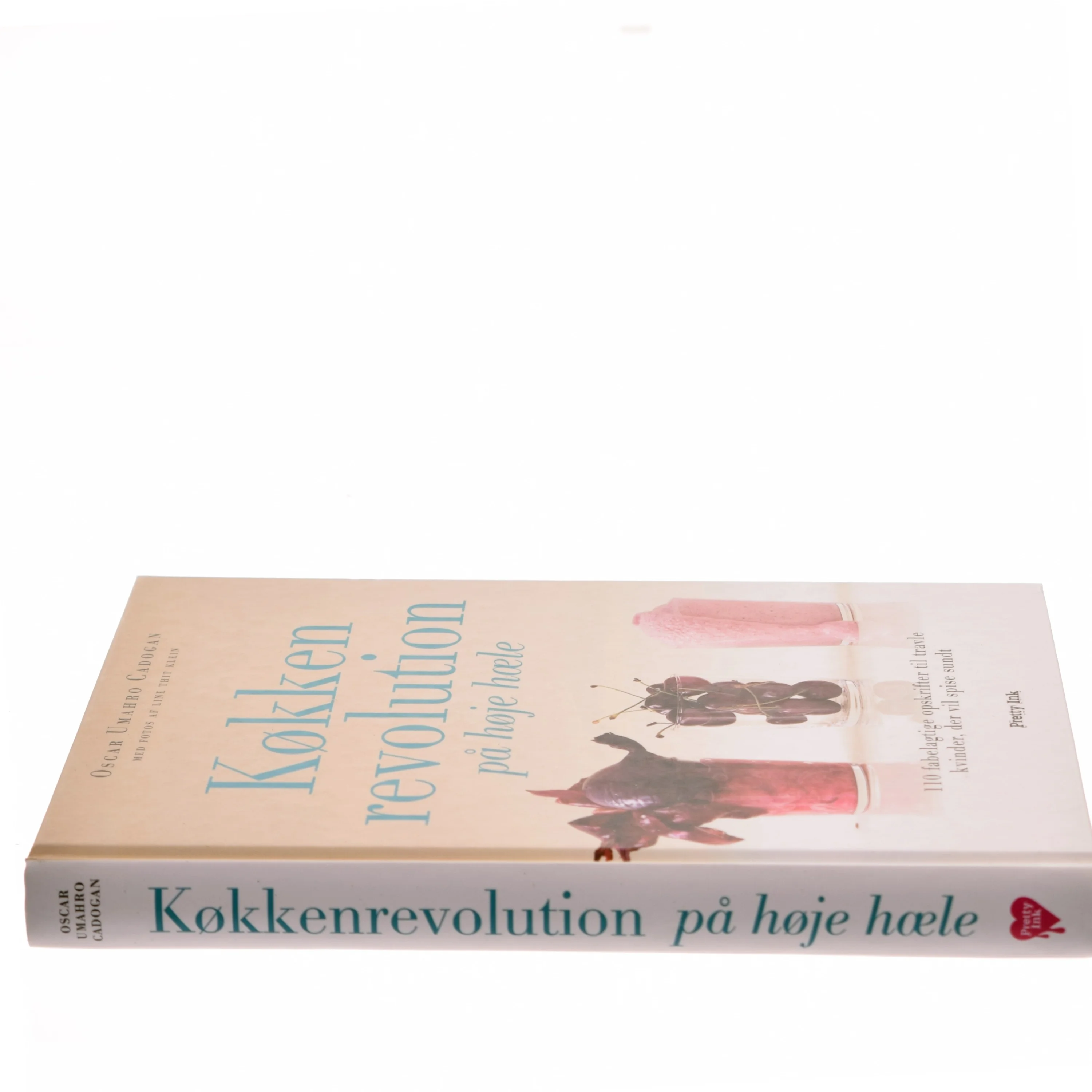 Køkkenrevolution på høje hæle : 110 fabelagtige opskrifter til travle kvinder, der vil spise sundt af Oscar Umahro Cadogan (Bog)