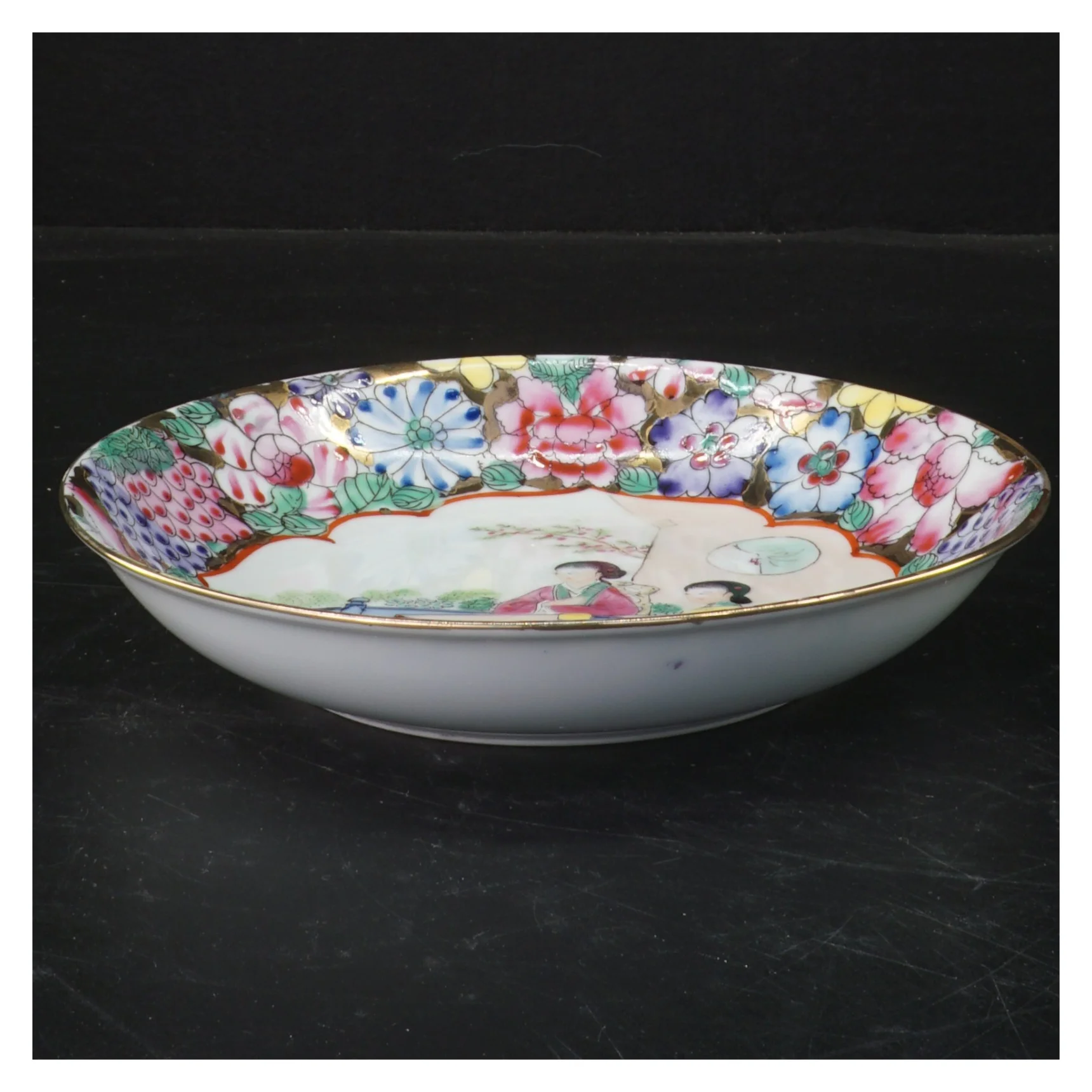 Dekorative skåle med blomstermotiv (str. Ø 14,5 cm og ø. 18,5 cm)