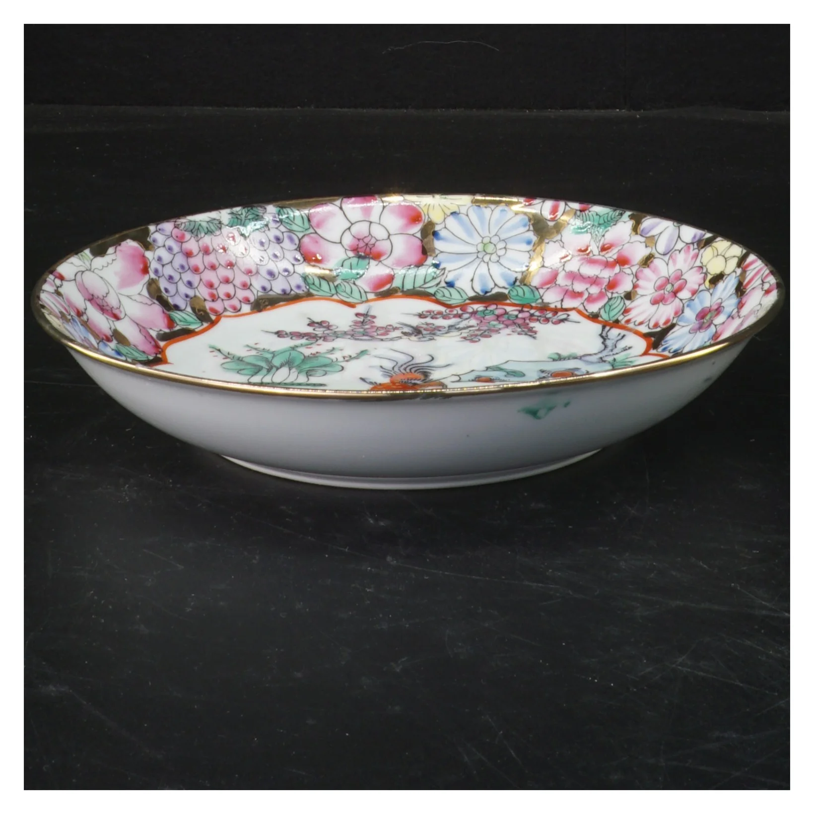 Dekorative skåle med blomstermotiv (str. Ø 14,5 cm og ø. 18,5 cm)