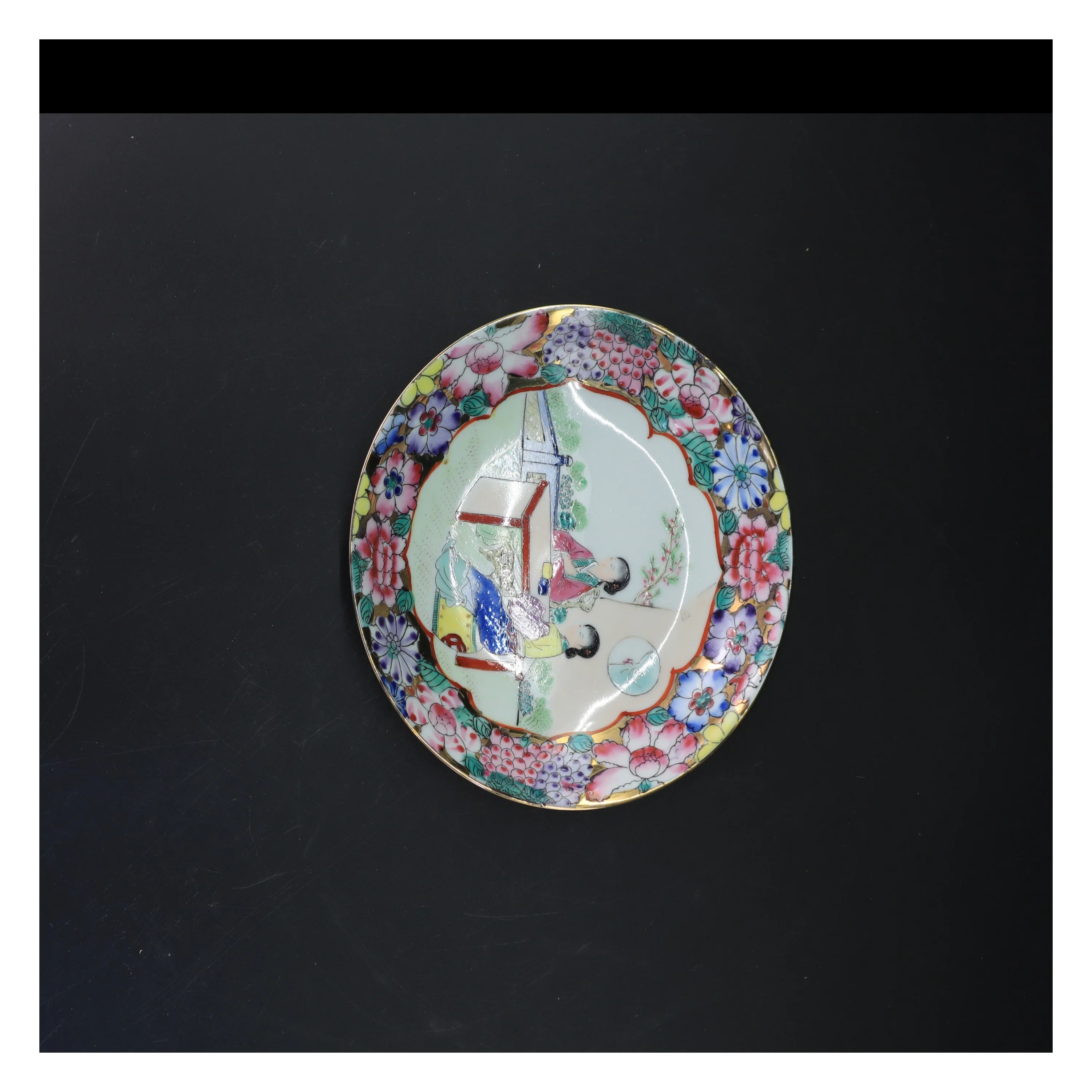 Dekorative skåle med blomstermotiv (str. Ø 14,5 cm og ø. 18,5 cm)