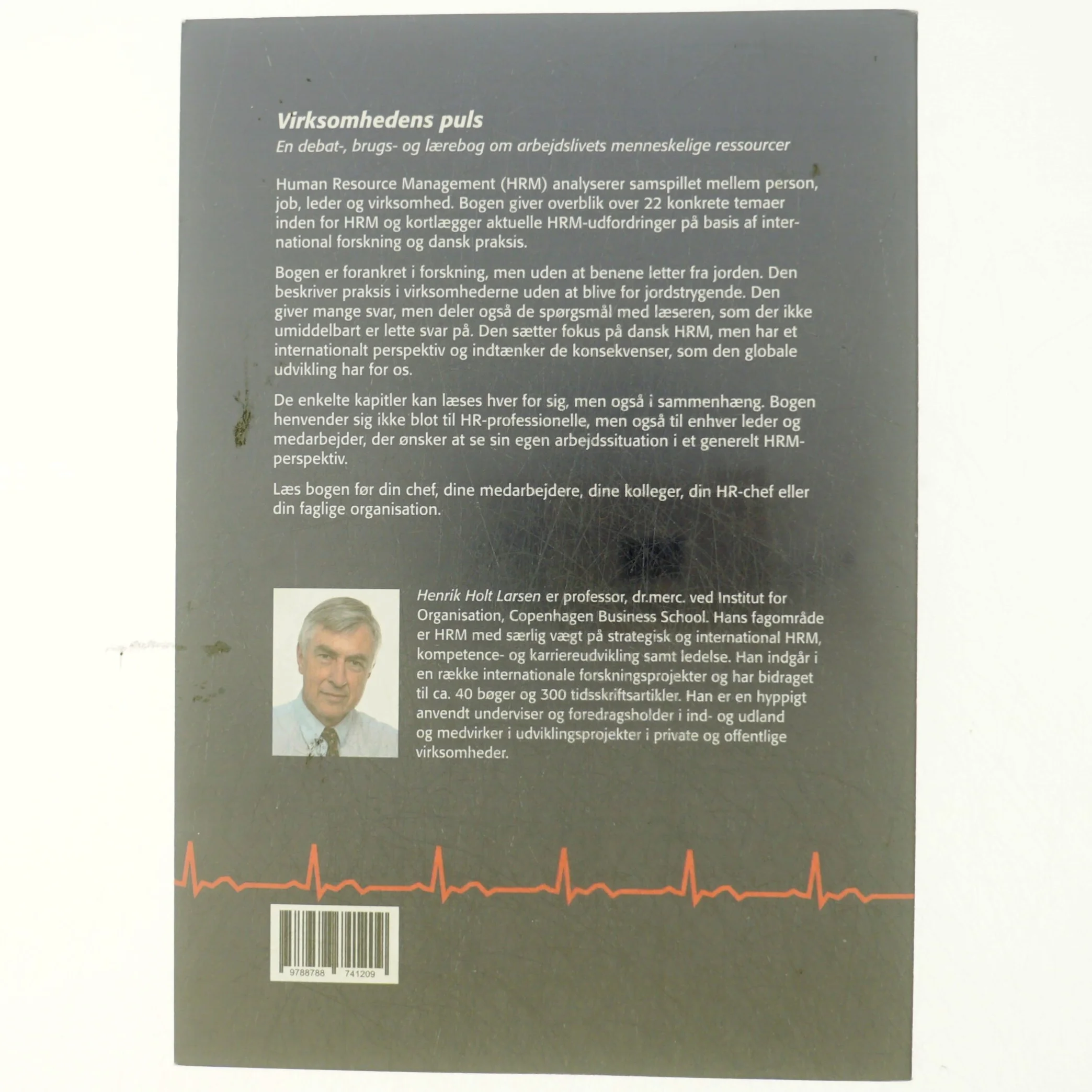 Human resource management : licence to work : arbejdslivets tryllestøv eller håndjern? af Henrik Holt Larsen (Bog)