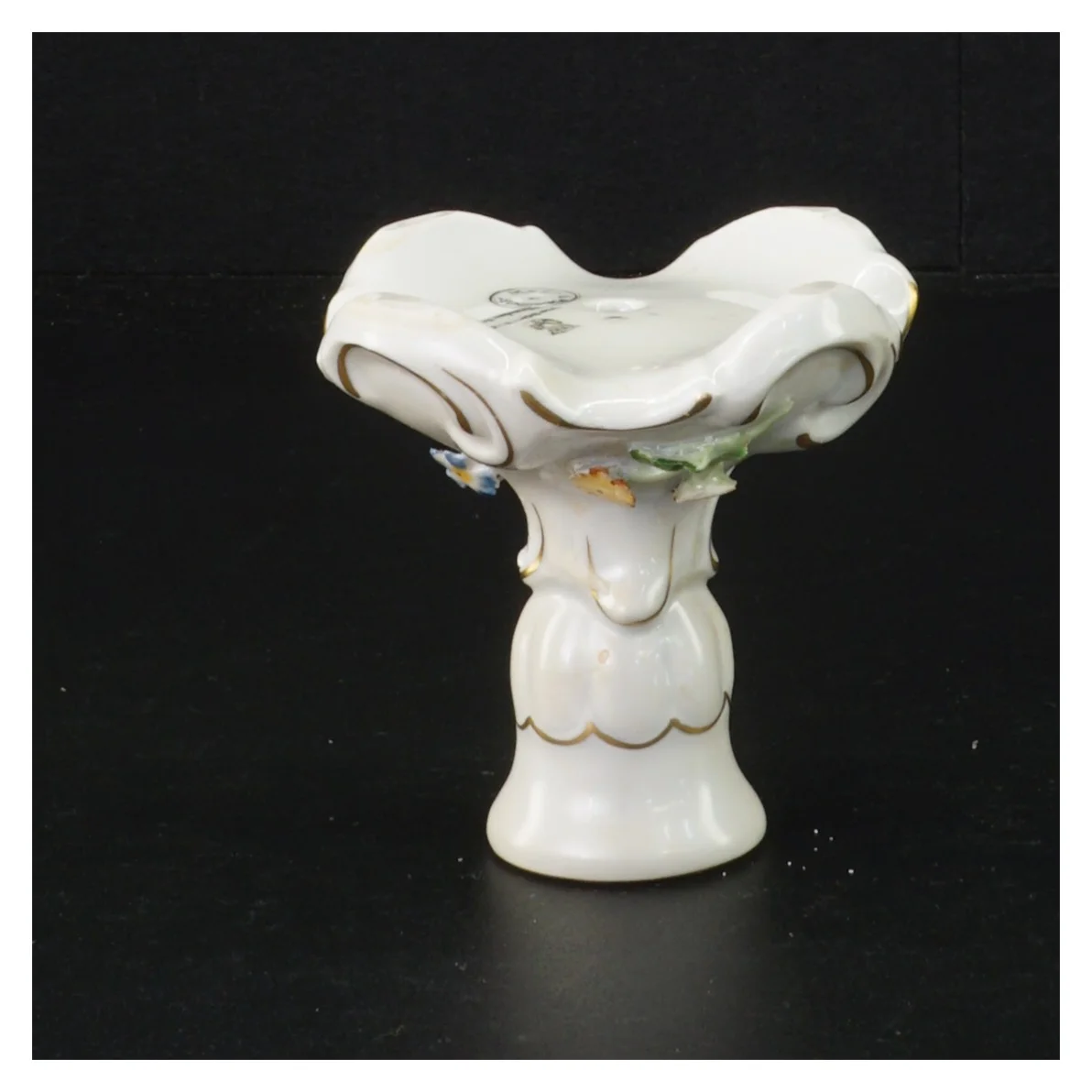 Porcelænslysestage med blomstermotiv (str. 8 x 7 cm)