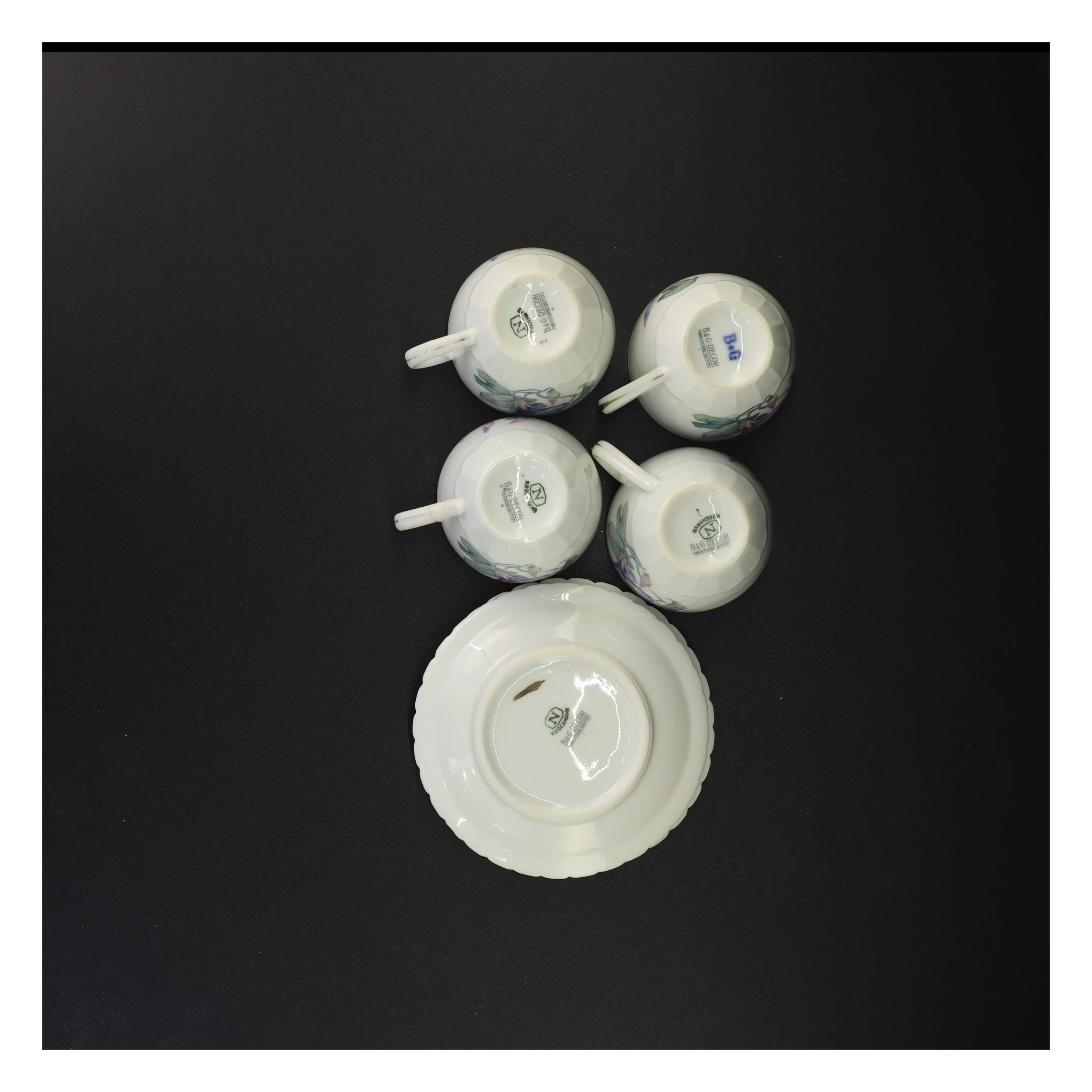 Kaffestel fra Bing Og Grøndal (str. 25 x 23 cm og 25 x 19 cm og 12 cm og 6 x 9 cm og 15 cm og 27 gang i 25 cm x 16 cm og 30 x 19 cm)