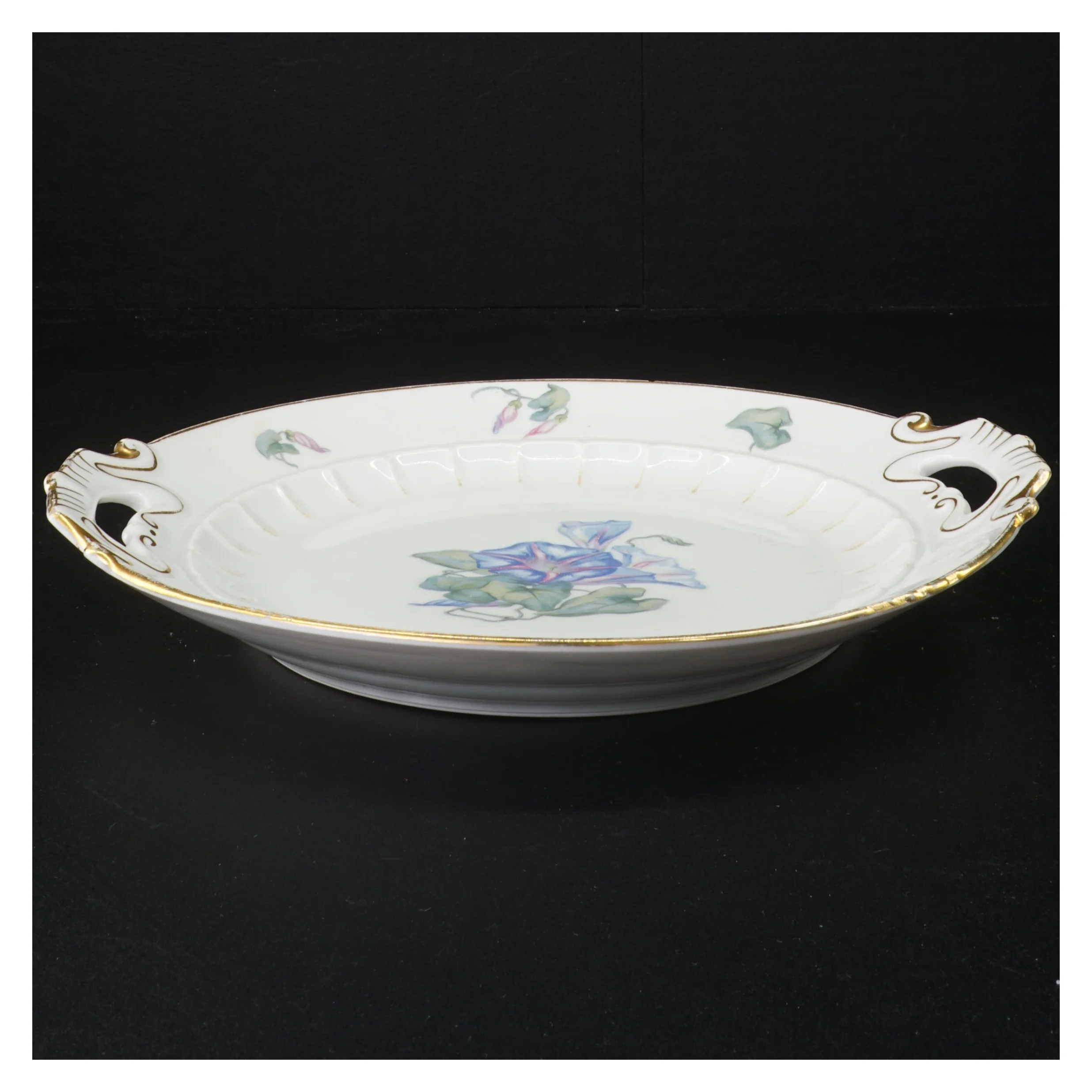 Kaffestel fra Bing Og Grøndal (str. 25 x 23 cm og 25 x 19 cm og 12 cm og 6 x 9 cm og 15 cm og 27 gang i 25 cm x 16 cm og 30 x 19 cm)