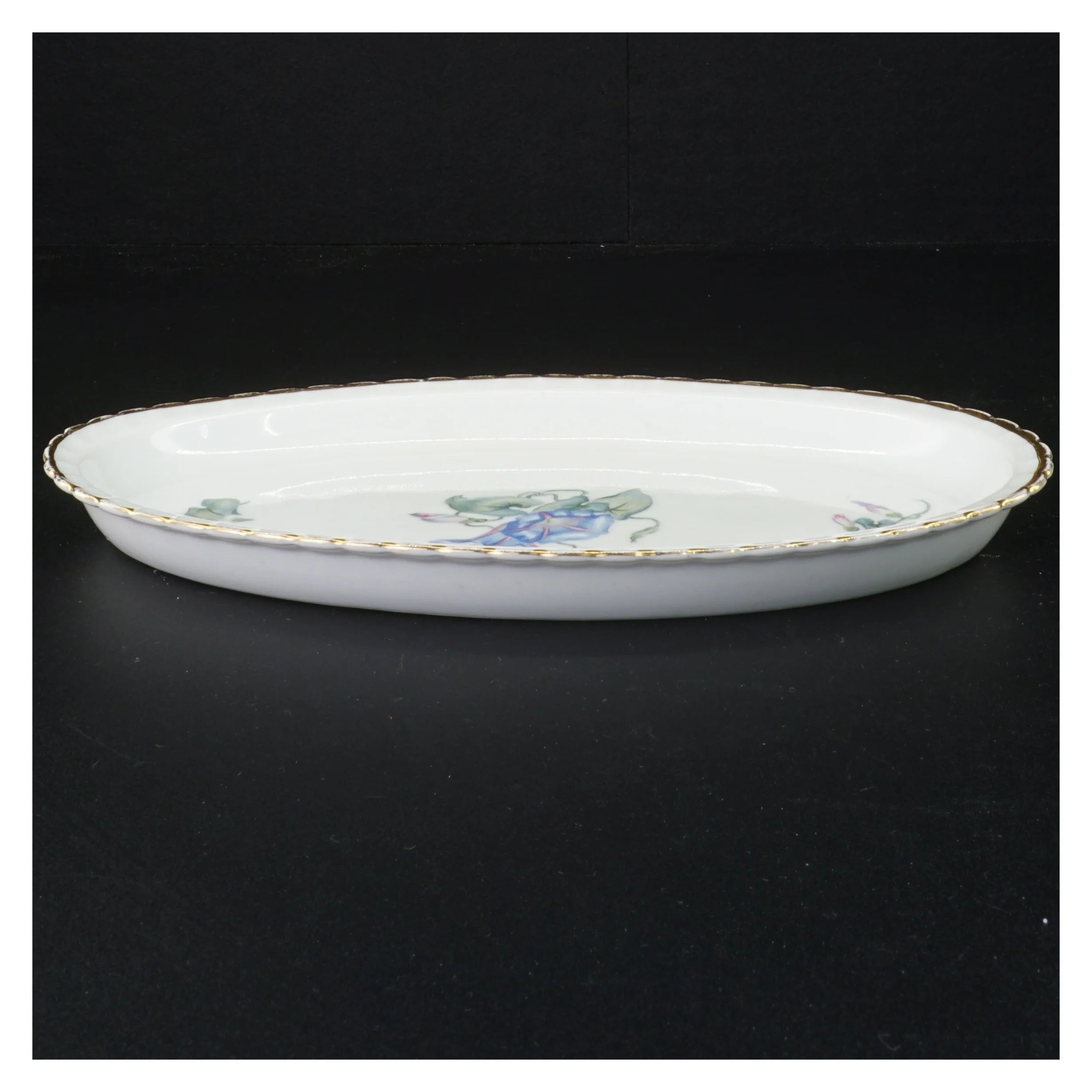 Kaffestel fra Bing Og Grøndal (str. 25 x 23 cm og 25 x 19 cm og 12 cm og 6 x 9 cm og 15 cm og 27 gang i 25 cm x 16 cm og 30 x 19 cm)