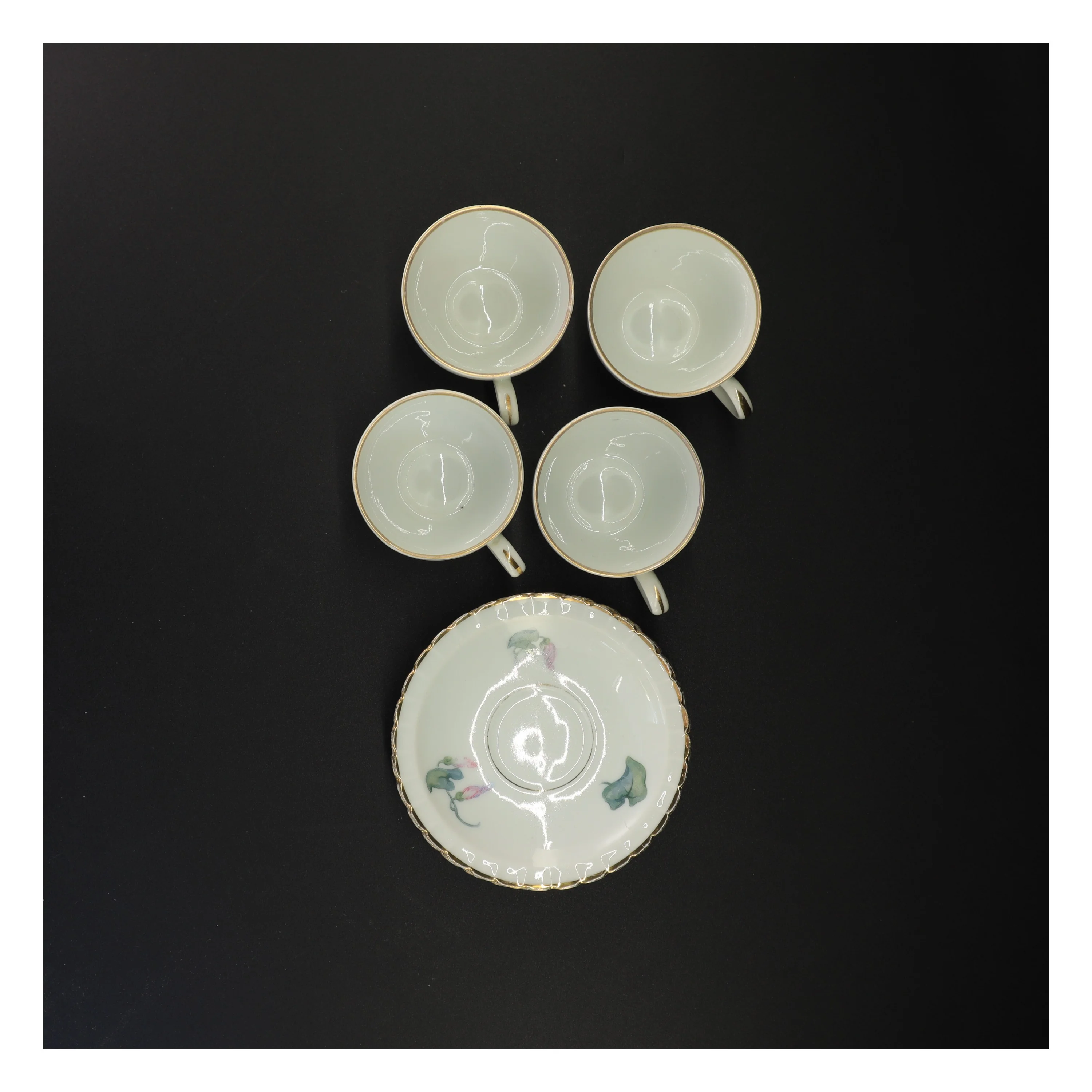 Kaffestel fra Bing Og Grøndal (str. 25 x 23 cm og 25 x 19 cm og 12 cm og 6 x 9 cm og 15 cm og 27 gang i 25 cm x 16 cm og 30 x 19 cm)