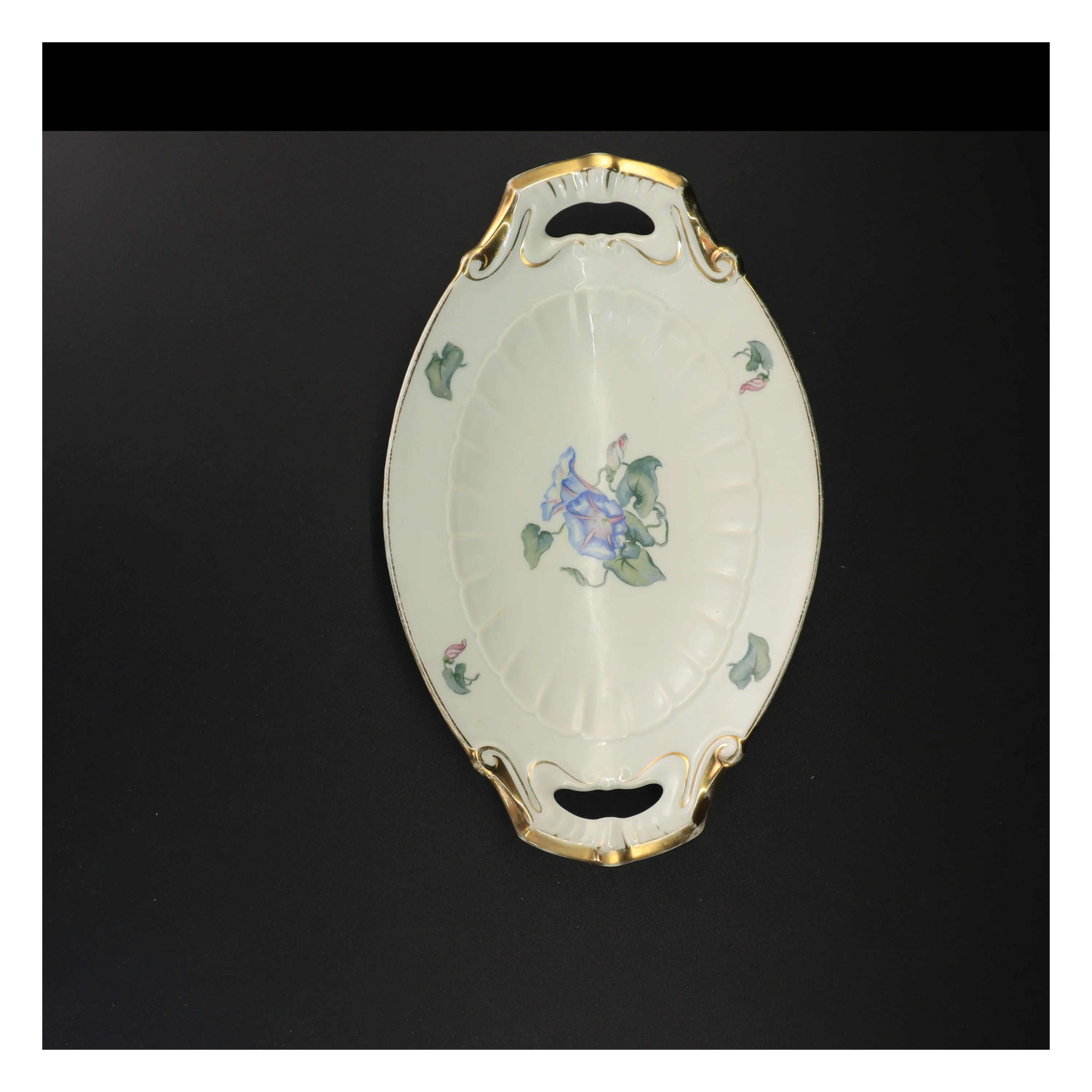 Kaffestel fra Bing Og Grøndal (str. 25 x 23 cm og 25 x 19 cm og 12 cm og 6 x 9 cm og 15 cm og 27 gang i 25 cm x 16 cm og 30 x 19 cm)