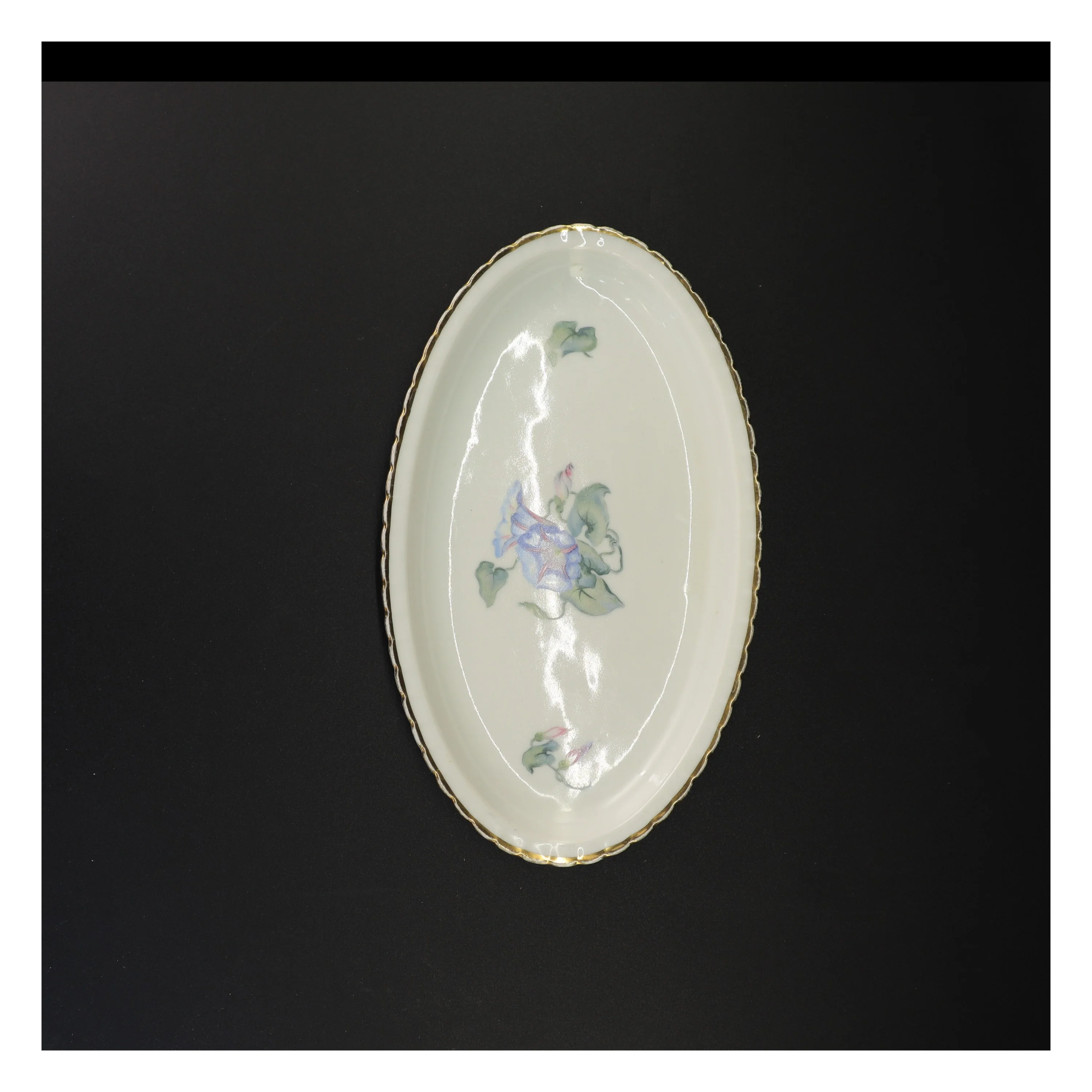 Kaffestel fra Bing Og Grøndal (str. 25 x 23 cm og 25 x 19 cm og 12 cm og 6 x 9 cm og 15 cm og 27 gang i 25 cm x 16 cm og 30 x 19 cm)