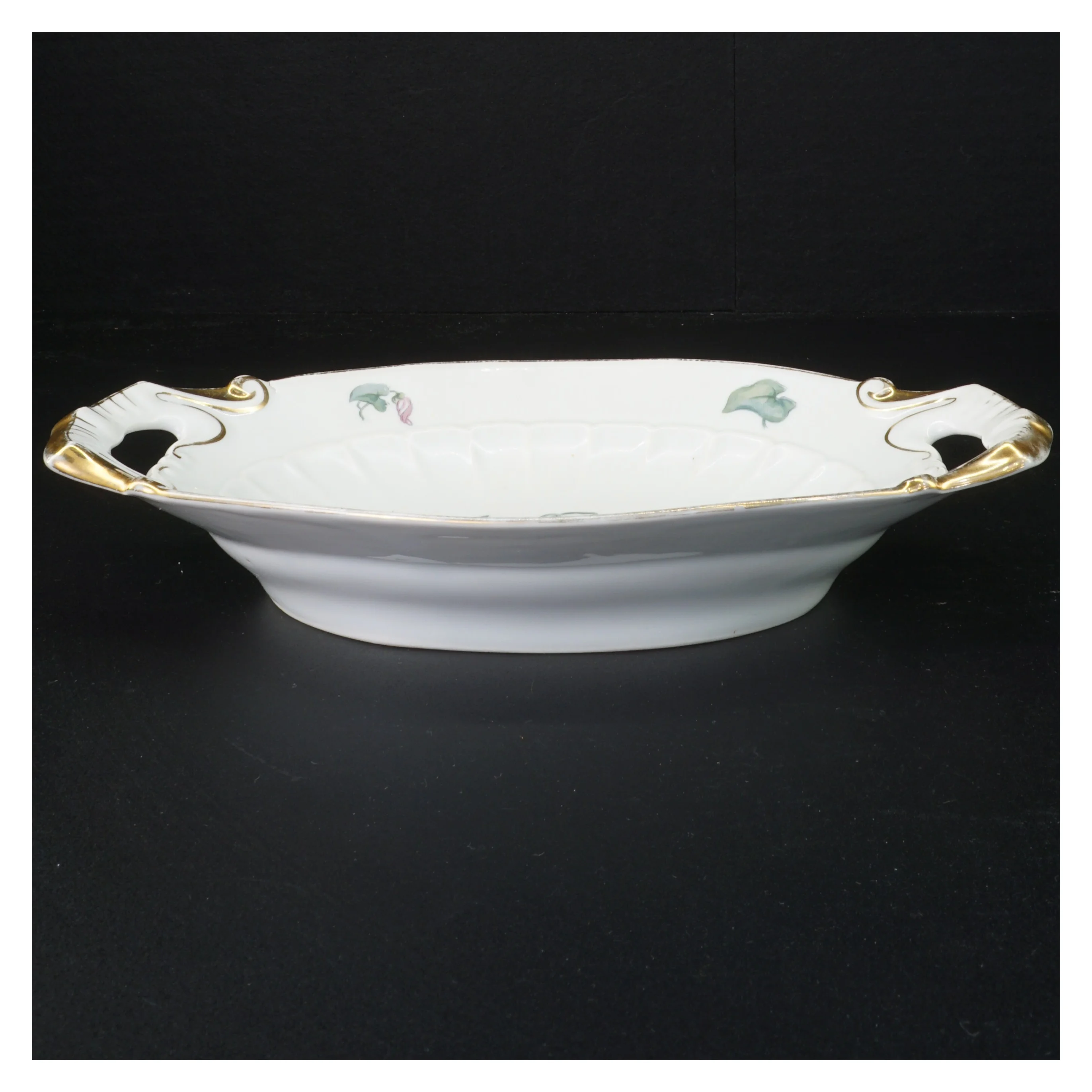 Kaffestel fra Bing Og Grøndal (str. 25 x 23 cm og 25 x 19 cm og 12 cm og 6 x 9 cm og 15 cm og 27 gang i 25 cm x 16 cm og 30 x 19 cm)