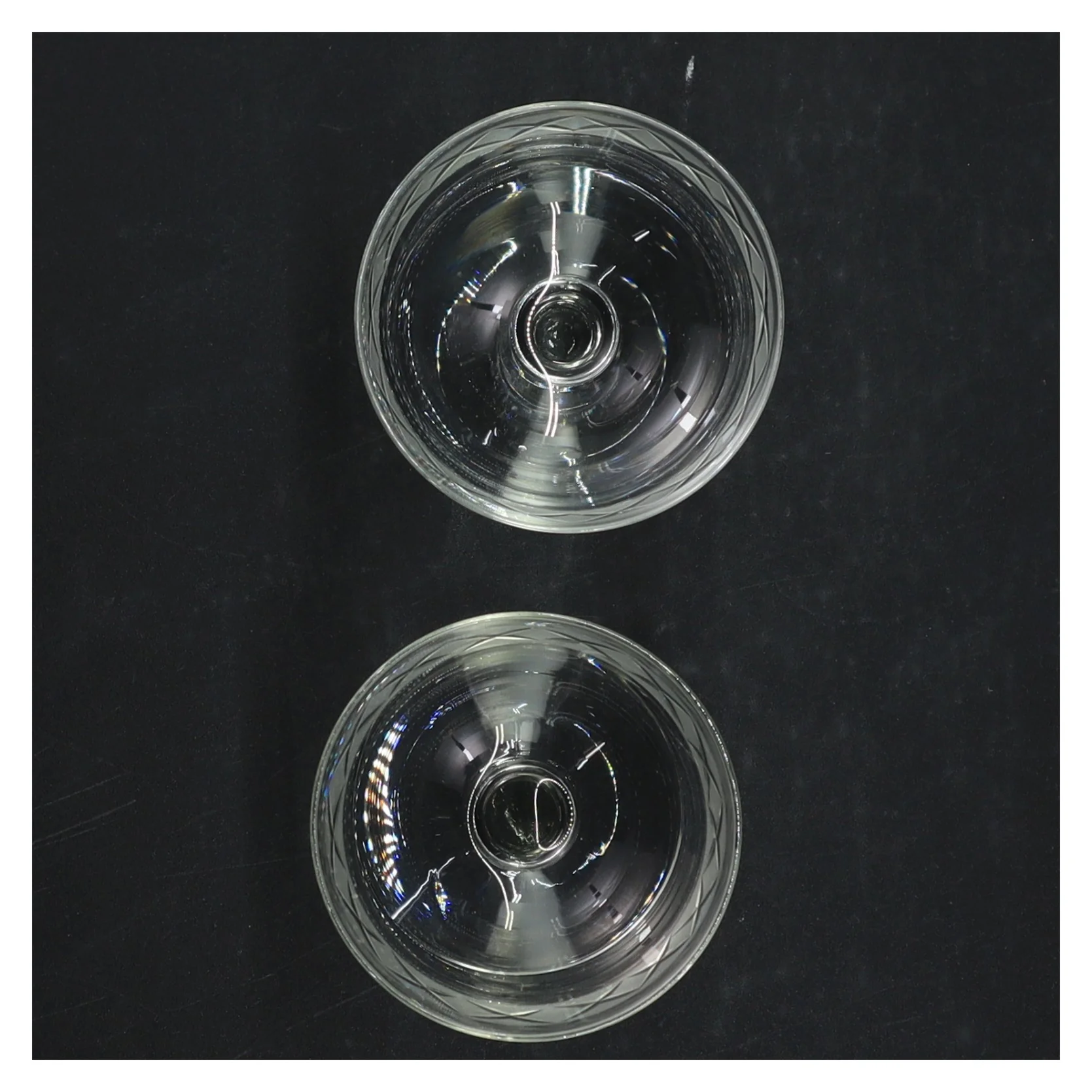 Champagneskåle med slibninger (str. 19 cm. 7 cm i diameter)