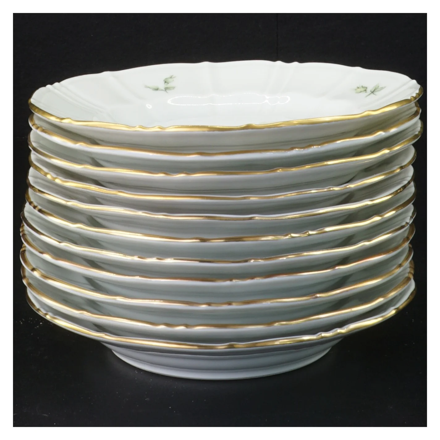 Porcelænsfad med blomstermotiv