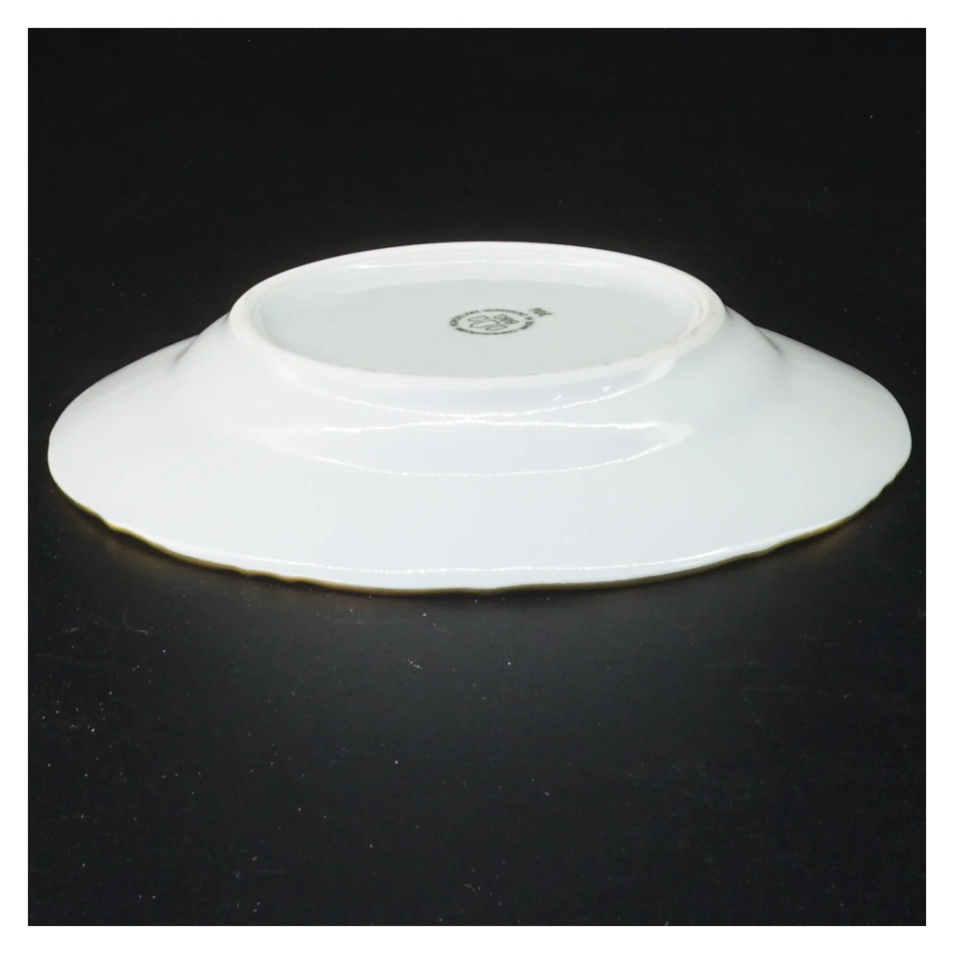 Porcelænsfad med blomstermotiv