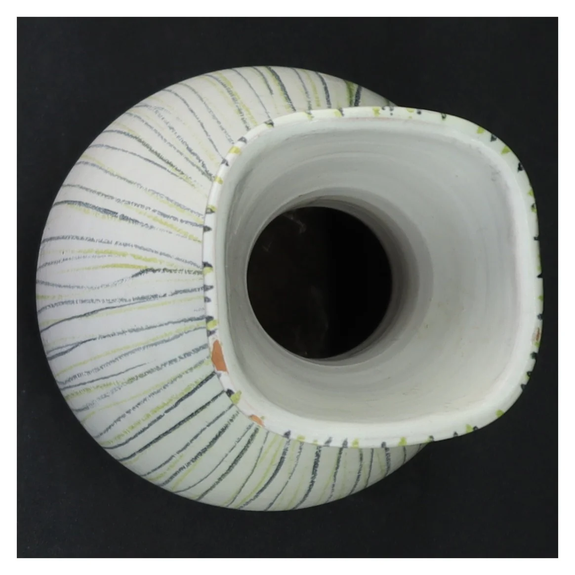 Dekorativ keramikvase (str. 19 cm)