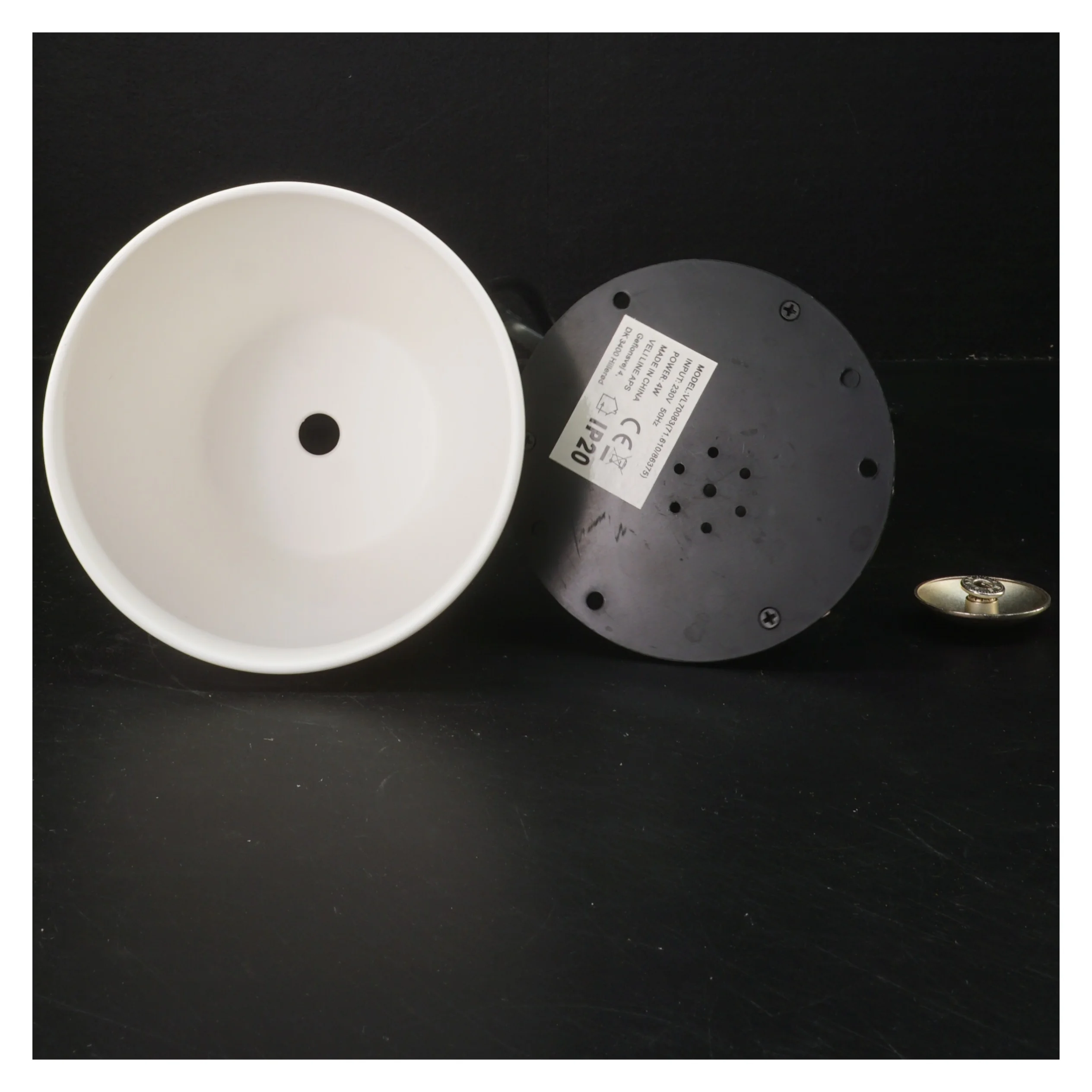 LED bordlampe med ribbet design (str. Ø 13 cm)aromalampe fra Beurer (hører sammen med stik andetsteds i shoppen)