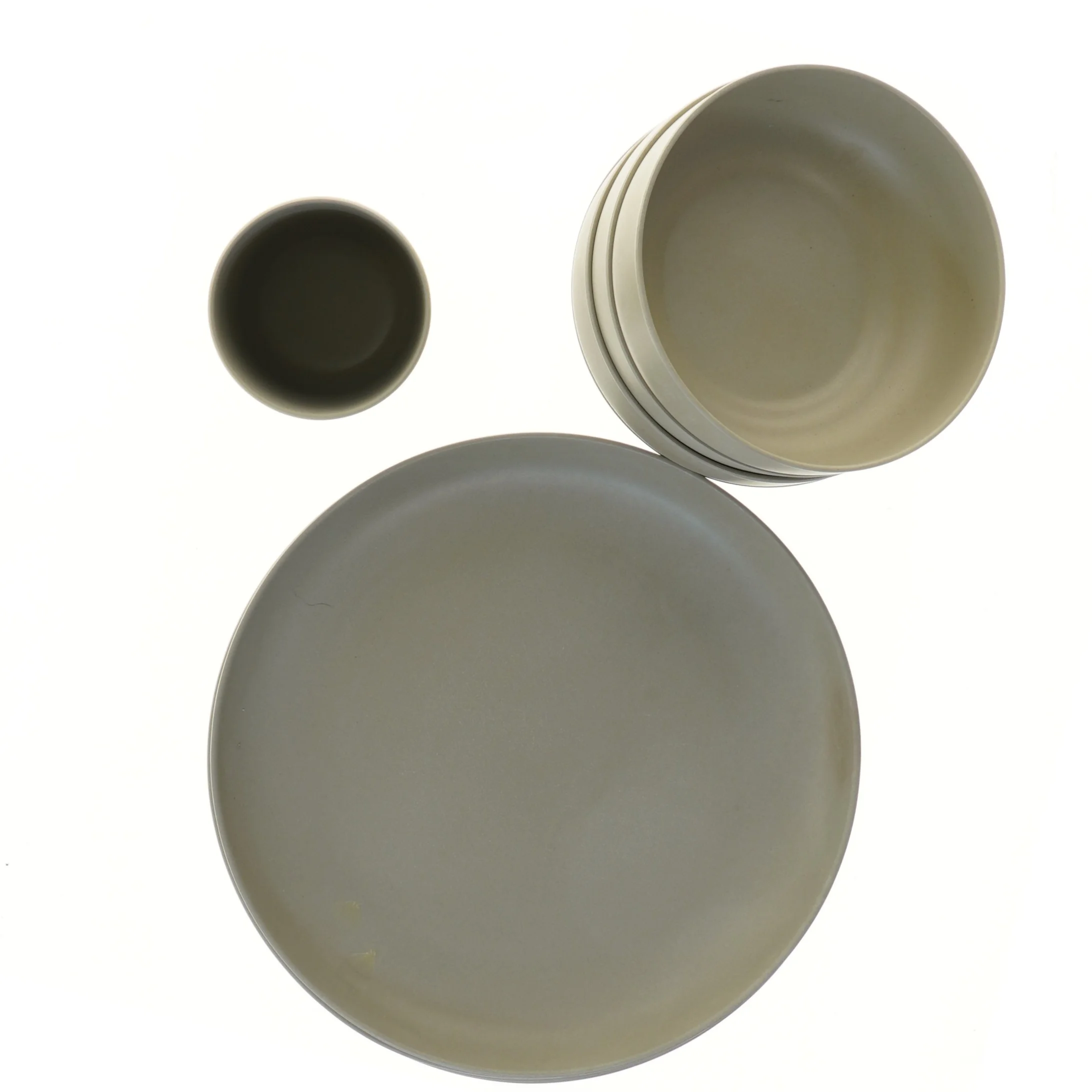 Sæt med tallerkner, skåle og kopper fra Earth Collection (str. 4 tallerkner Ø 25,5 cm 4 skåle Ø 15,5 cm 4 kopper Ø 7 cm længde 10 cm)