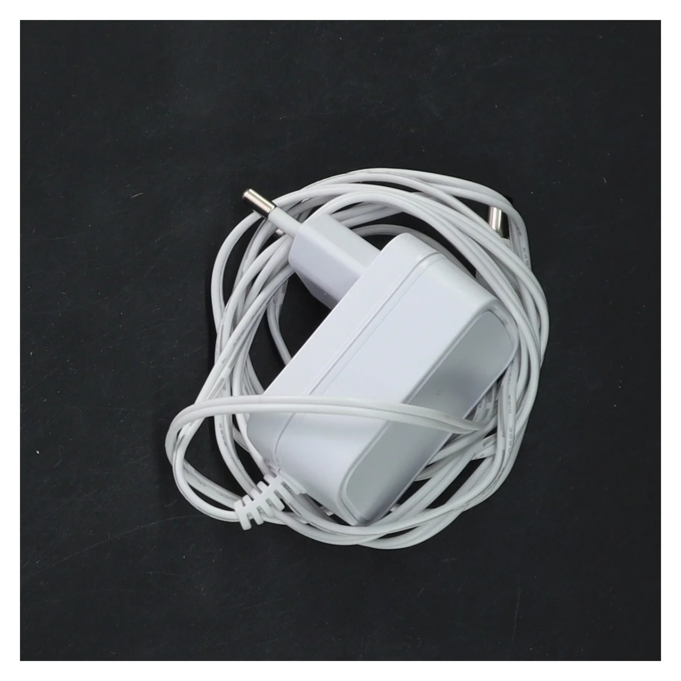 Hvid opladeradapter (str. 5x3 cm)hører sammen med aromalampe fra beurer(se andetsteds i shoppen)