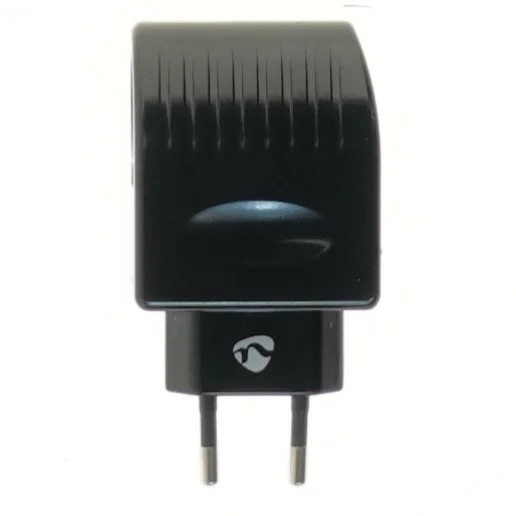 AC/DC converter adapter fra Nedis (str. 9,5 cm)