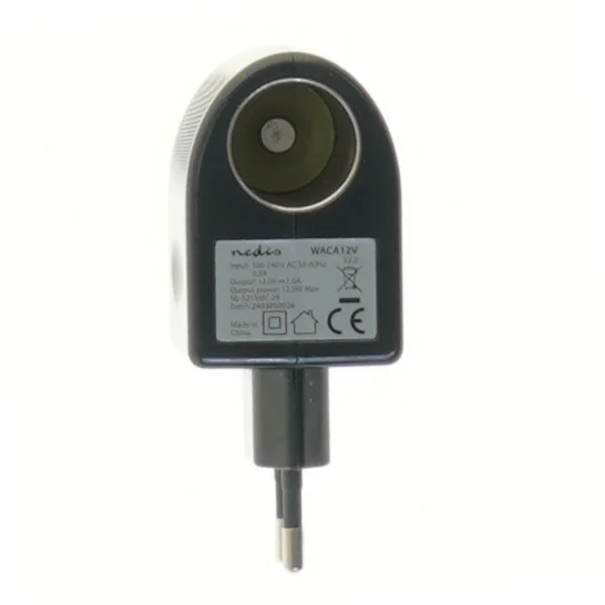 AC/DC converter adapter fra Nedis (str. 9,5 cm)
