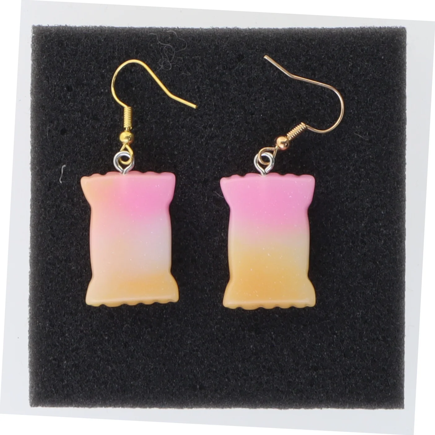 Øreringe med slikdesign (str. 1,5 x 2 cm)