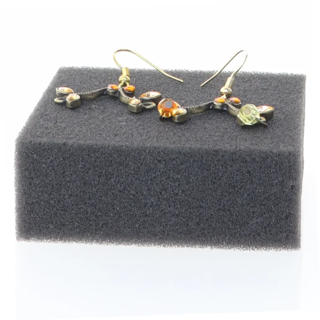 Øreringe med gyldne detaljer og farvede sten (str. 3 cm)